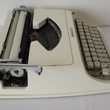 White functional underwood typewriter