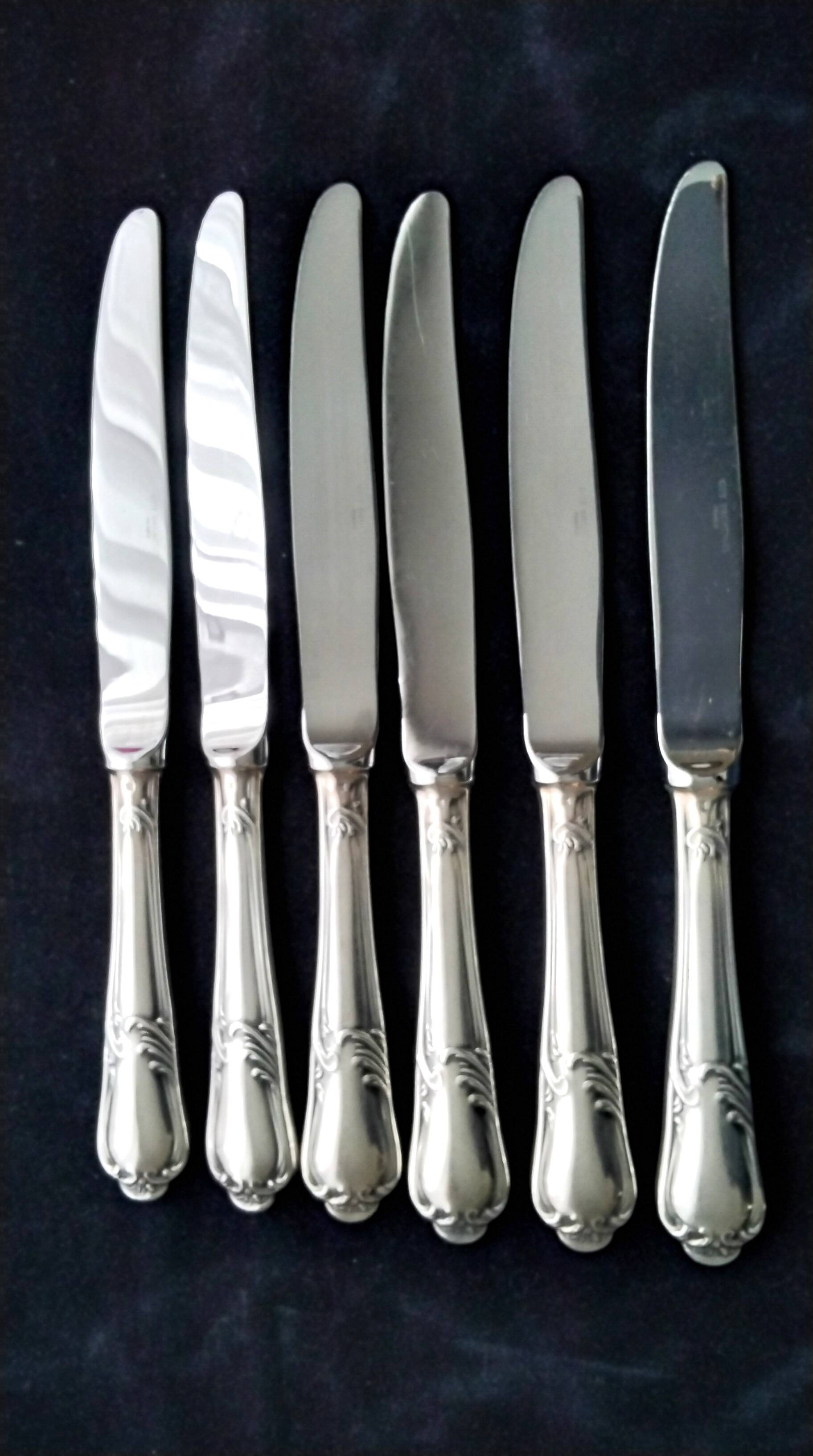 12 Guy Degrenne Rocaille pattern table knives (RESERVES)