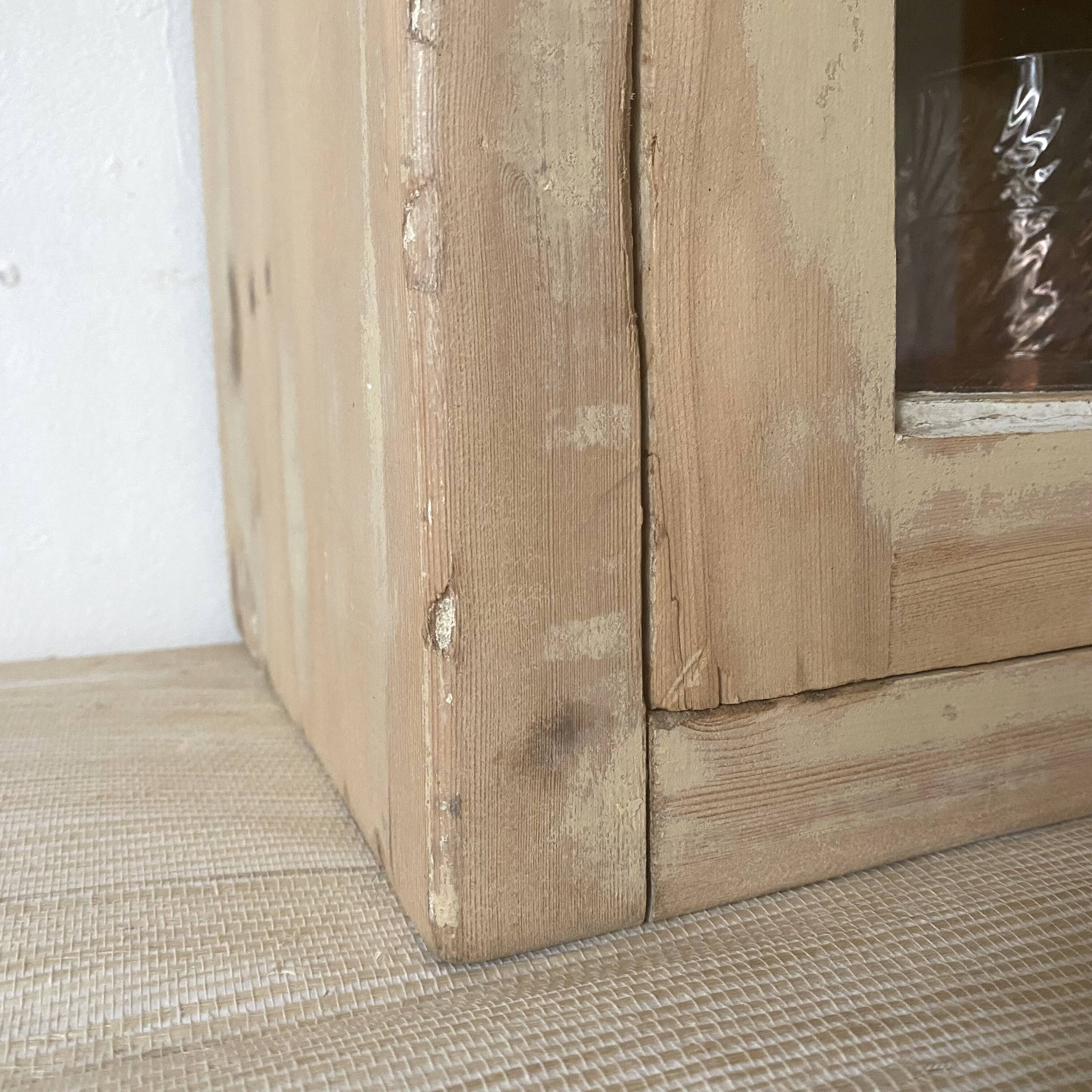 Armoire murale , vitrine à suspendre