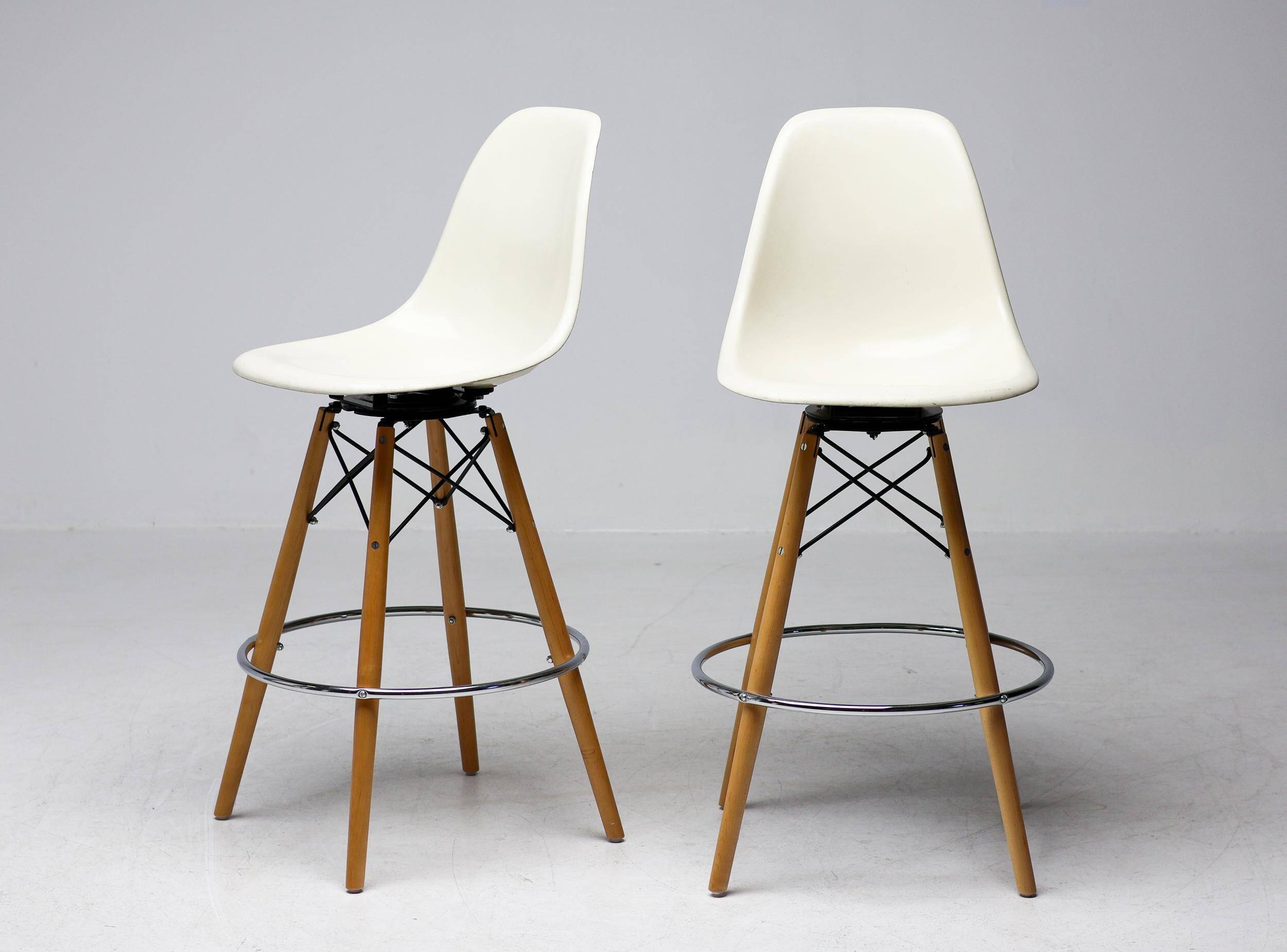 Ensemble de deux tabourets de bar Herman Miller Mid Century Modern Charles Eames "PSW".