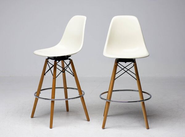 Ensemble de deux tabourets de bar Herman Miller Mid Century Modern Charles Eames ''PSW''.