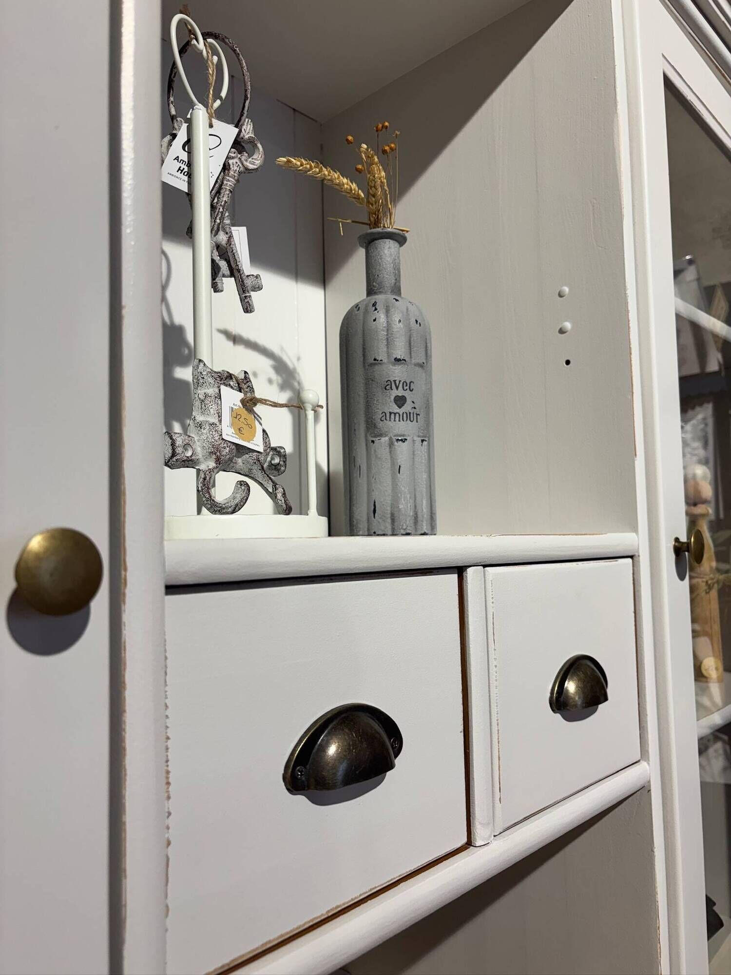 Buffet vitré en pin relooké