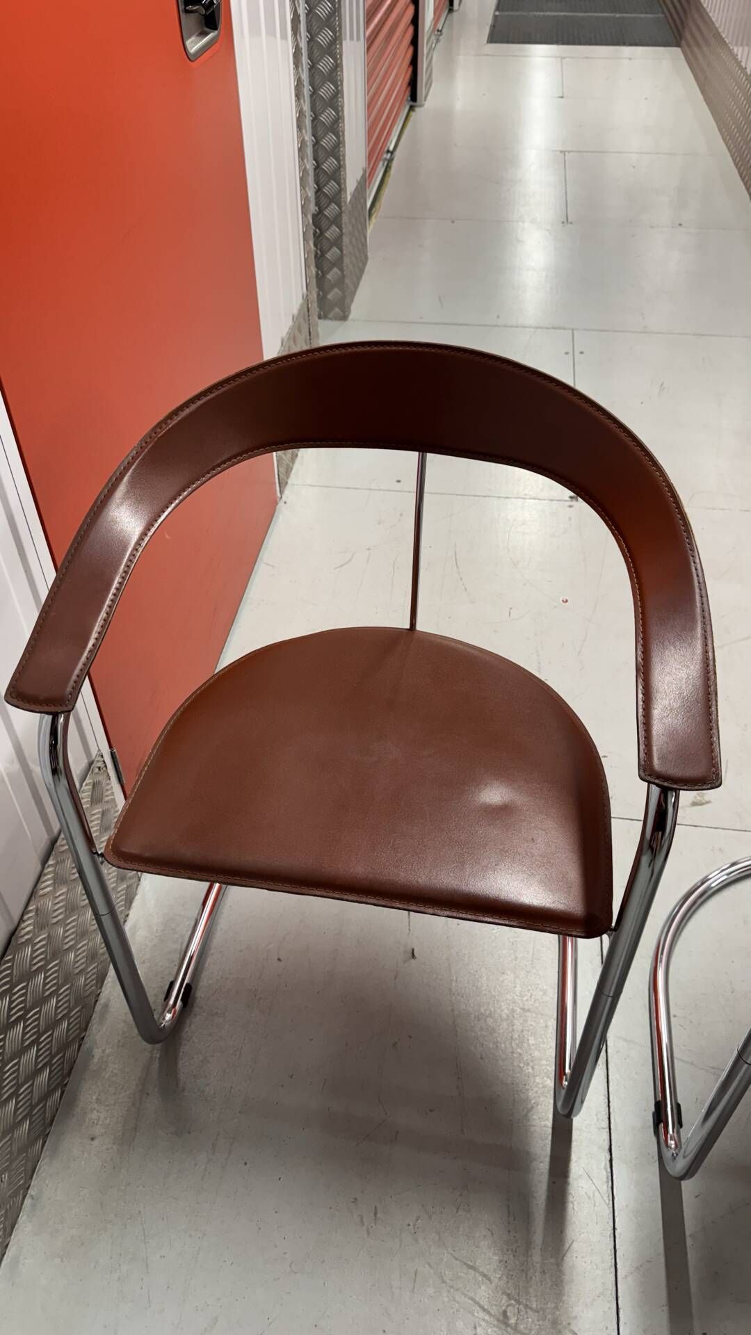 Lot 2 chaises rares « Canasta » par Arrben