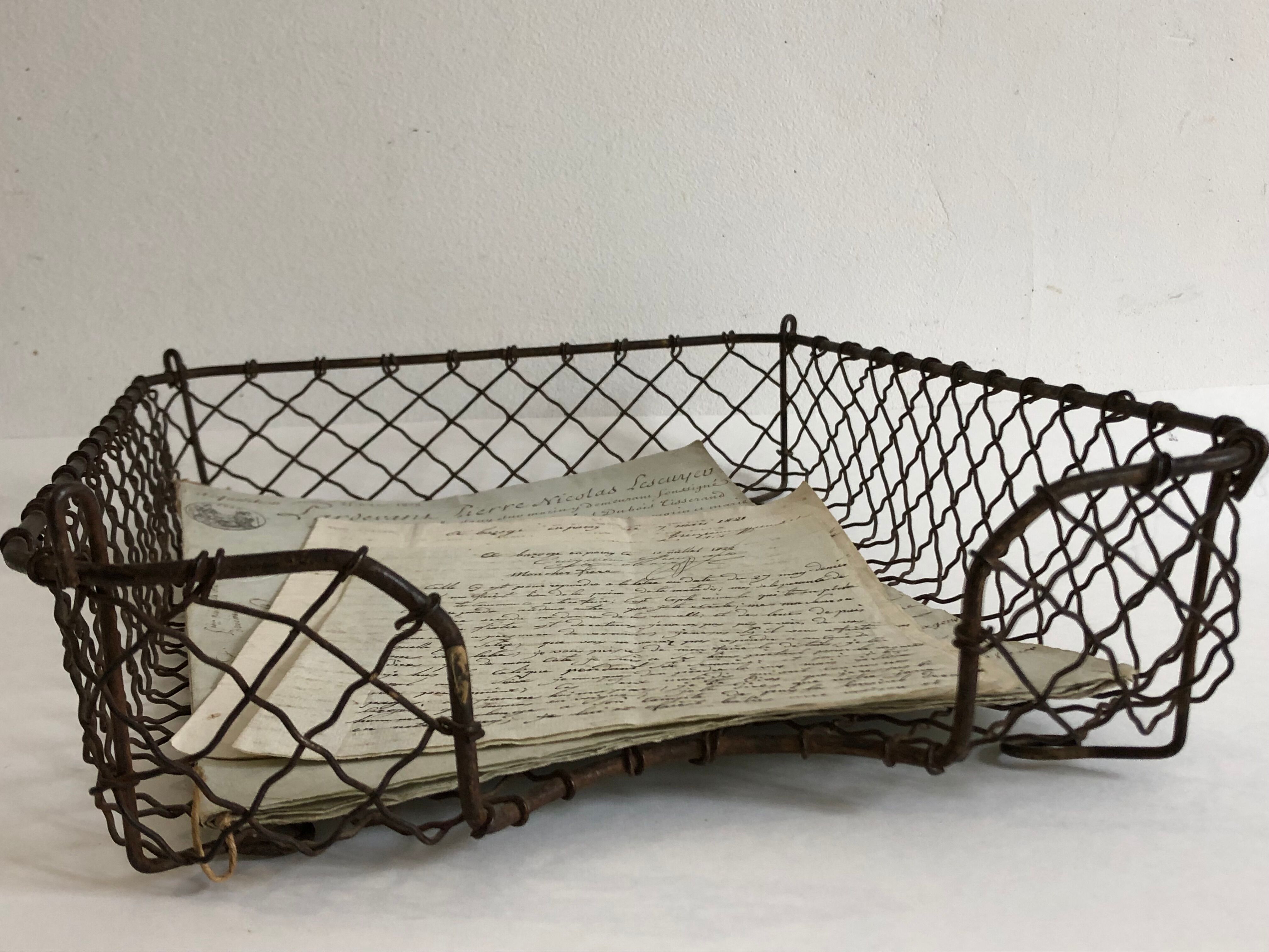 Mail banner, office accessory