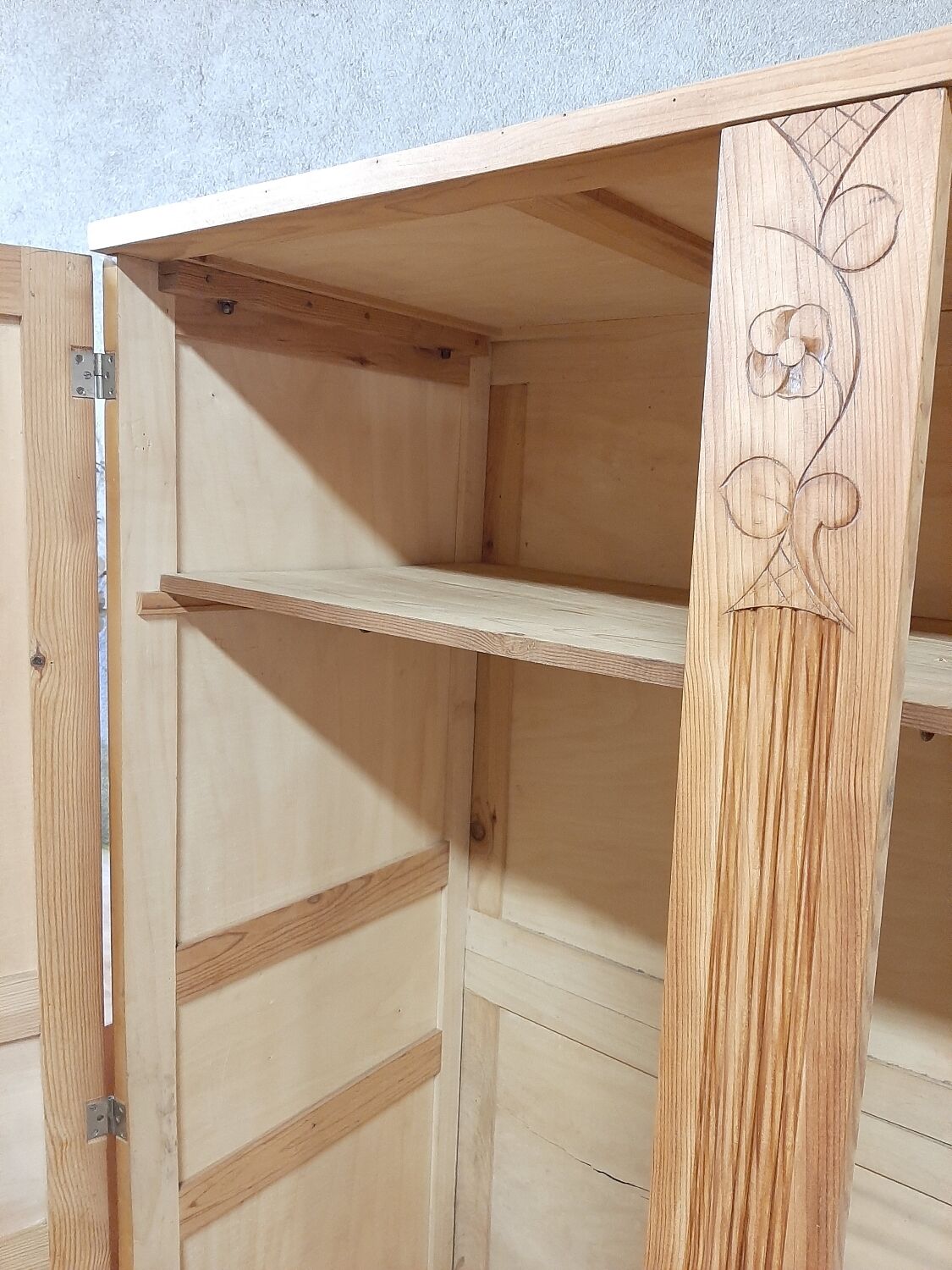 Armoire parisienne