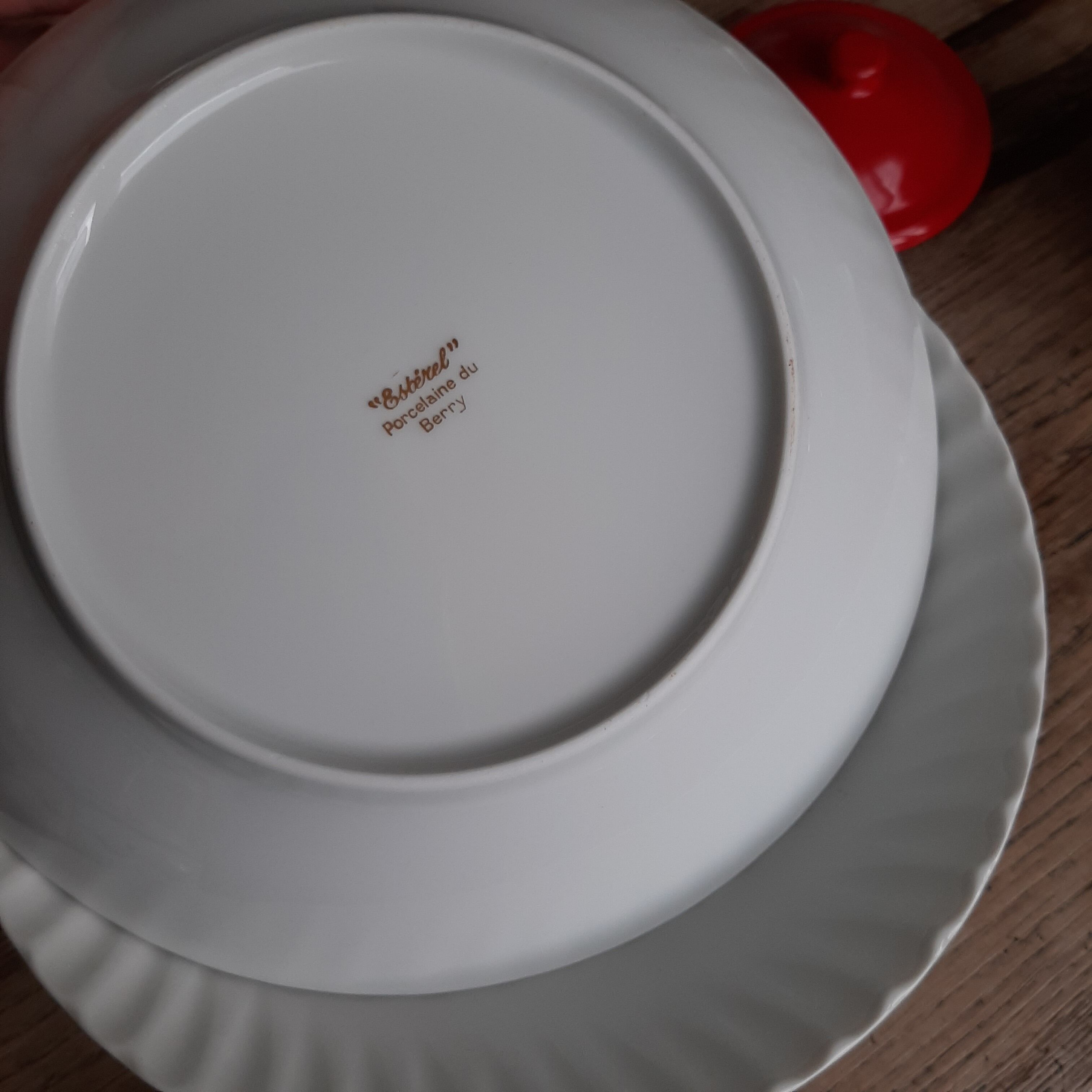 7 hollow plates white porcelain