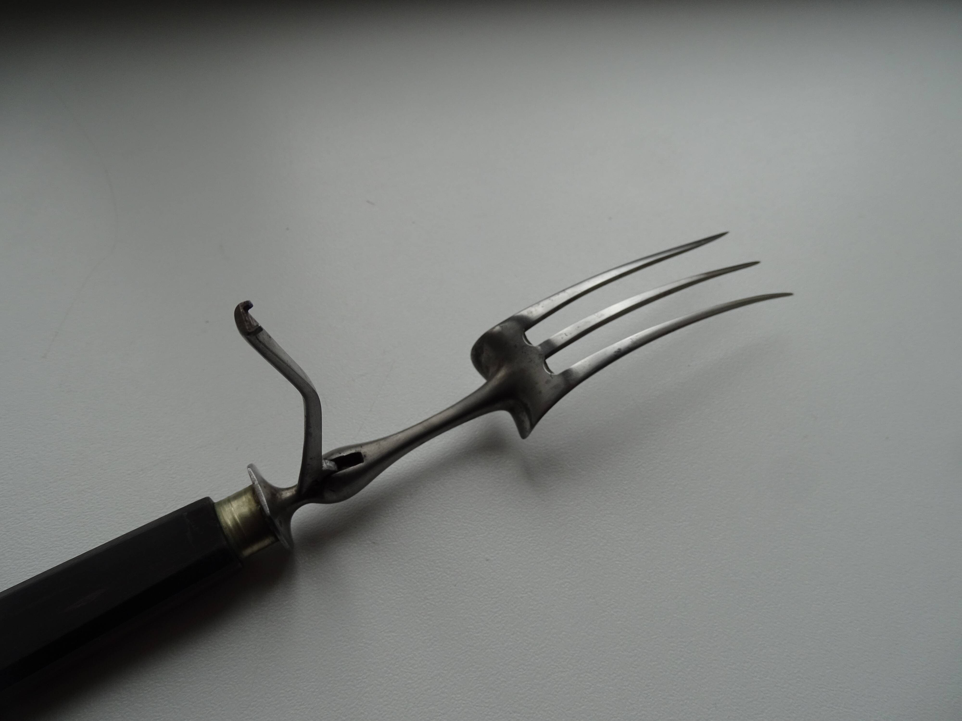 Set cutlery to cut old wooden handles 1930