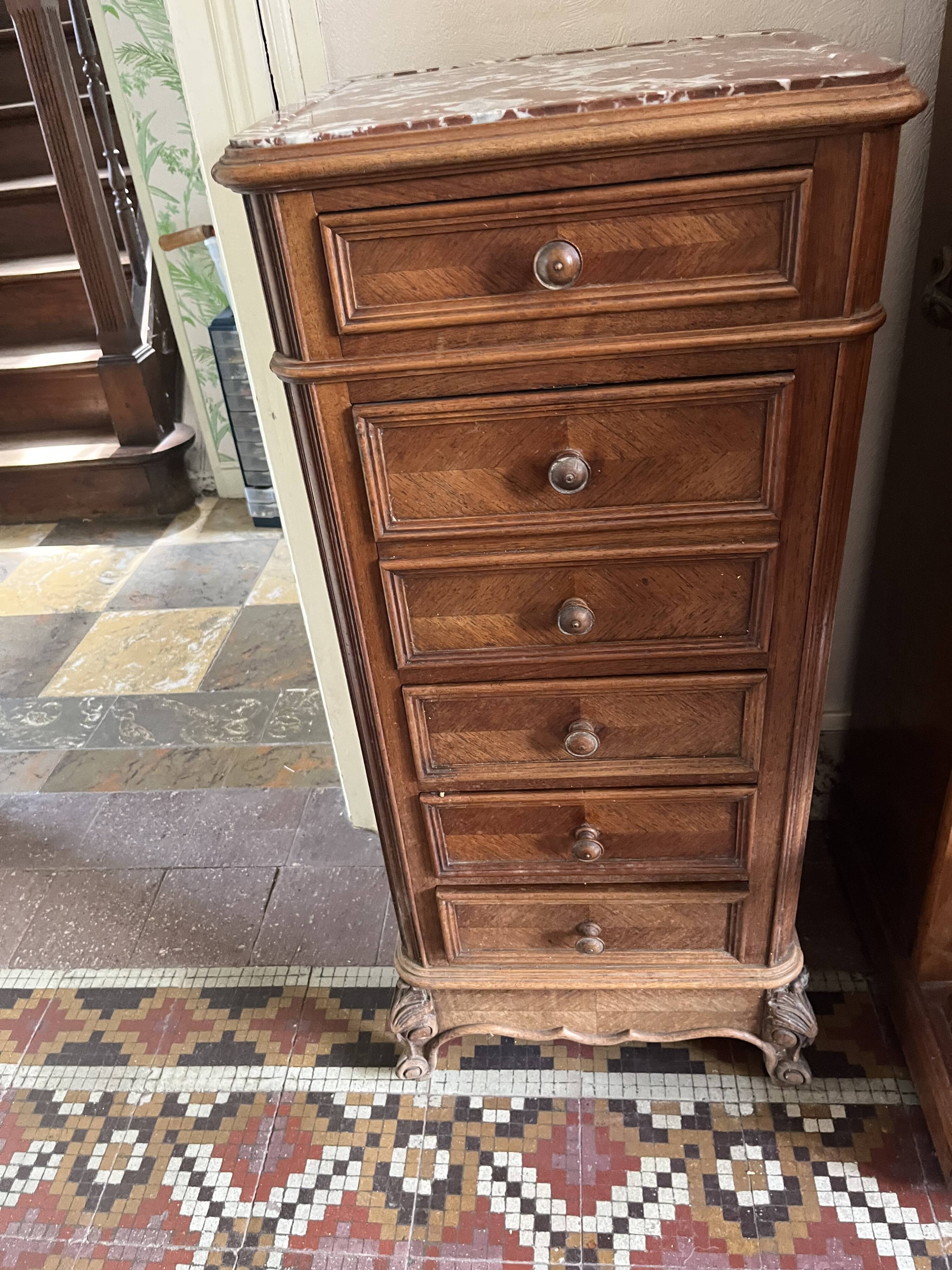 Weekly chest of drawers