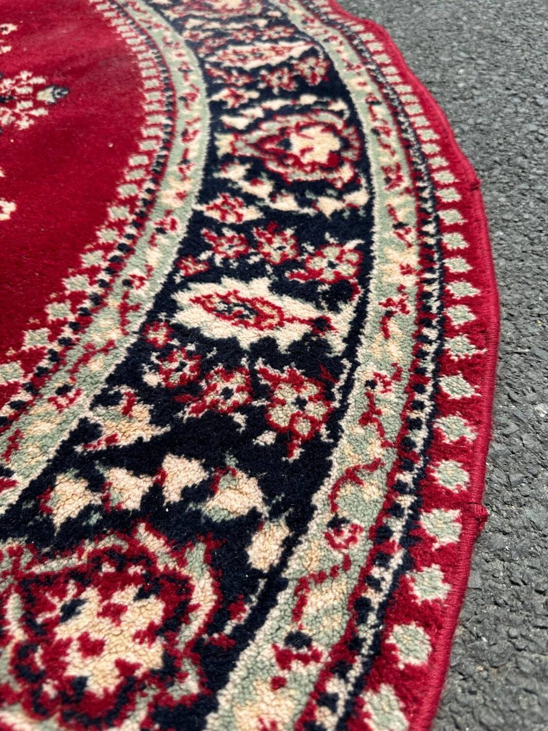 Round oriental rug