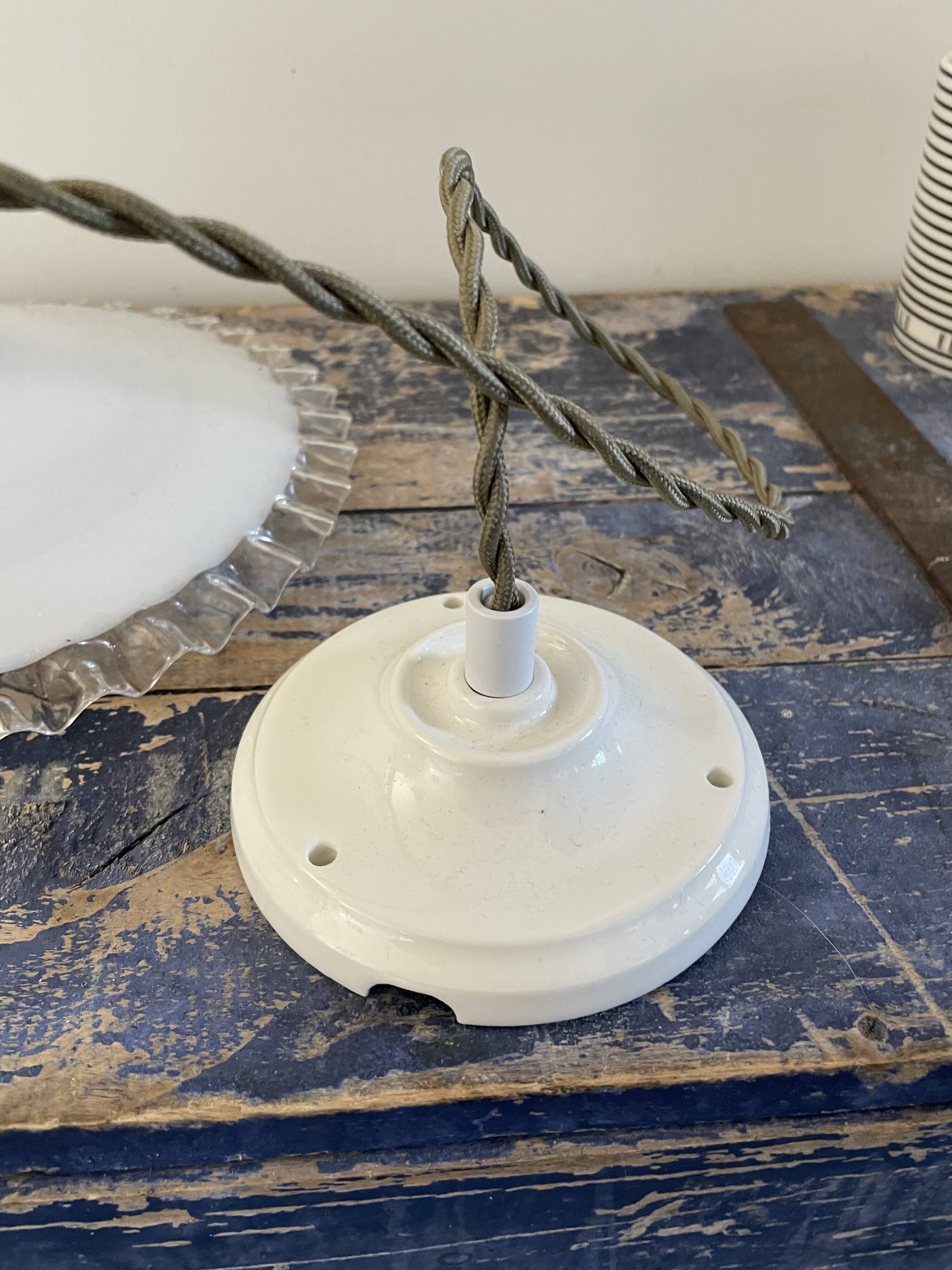 Vintage suspension in electrified white opaline to nine