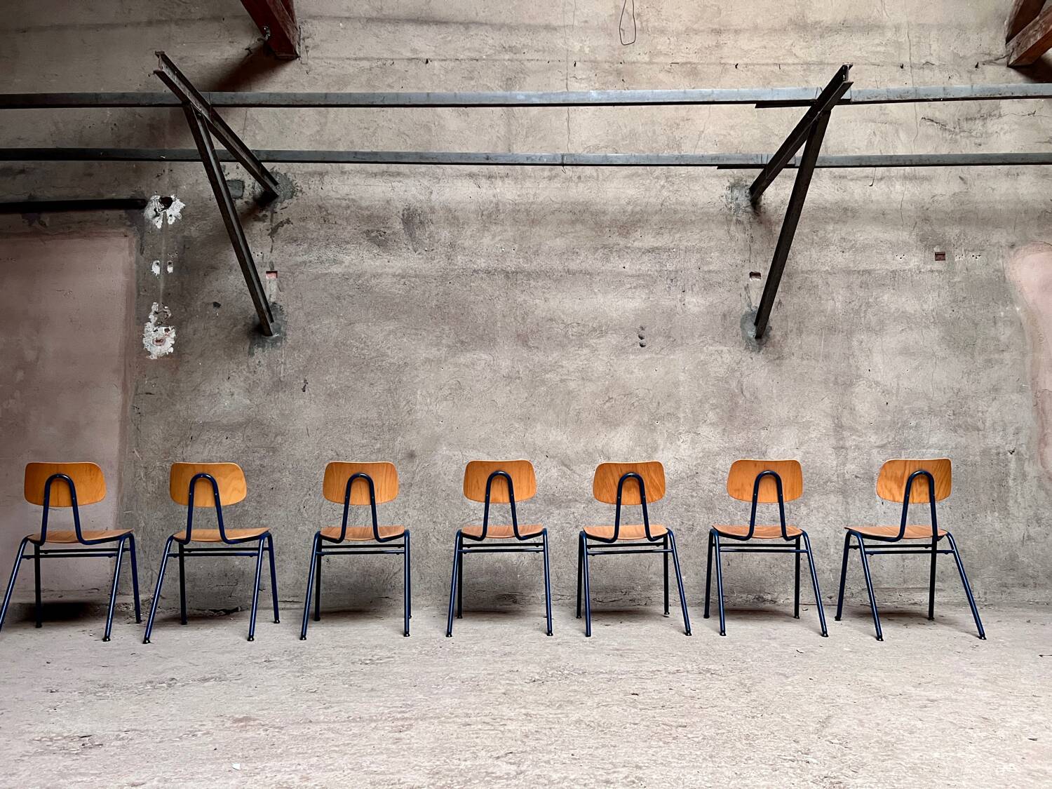 Stackable school chair 32