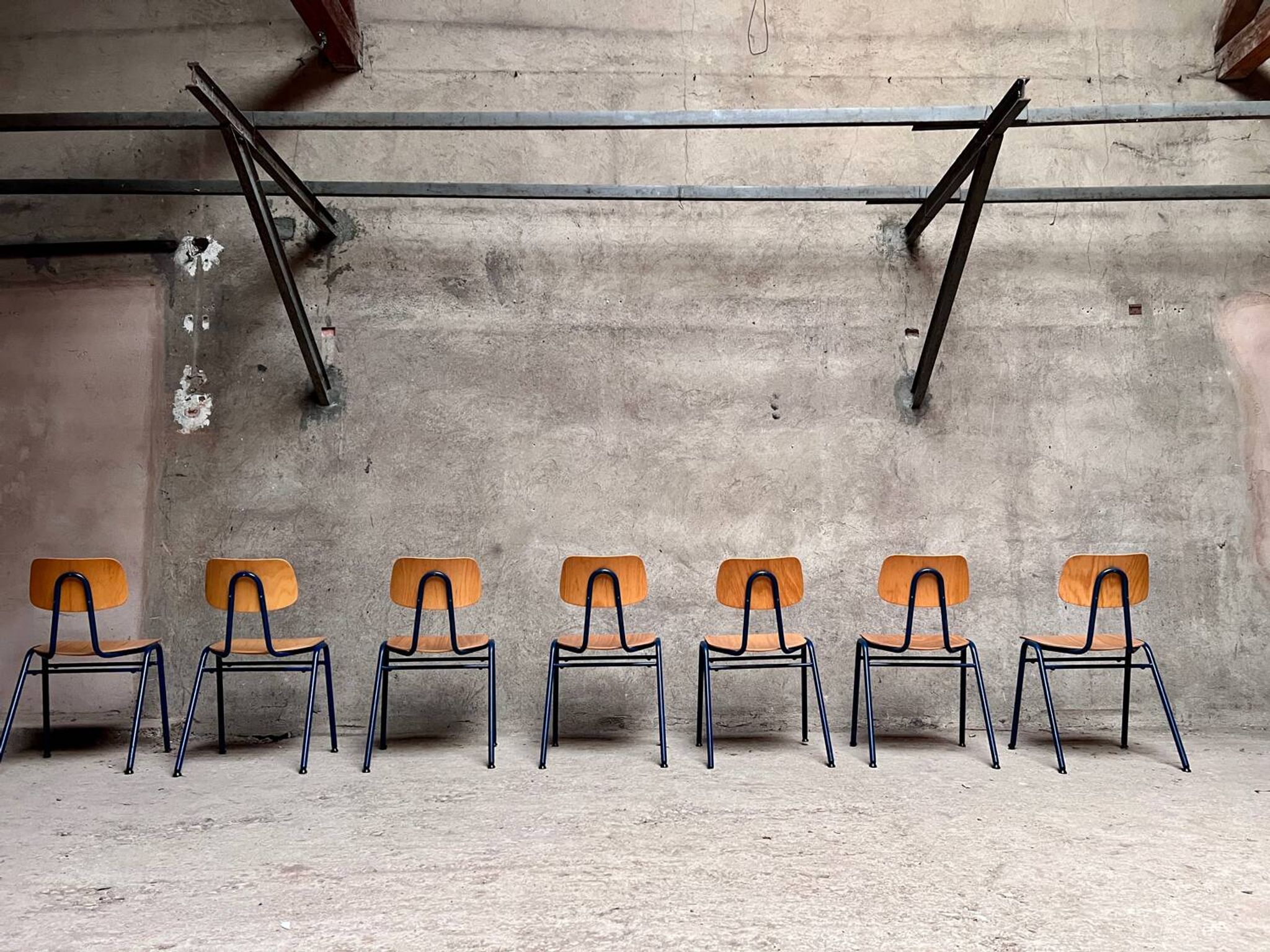 Stackable school chair 32