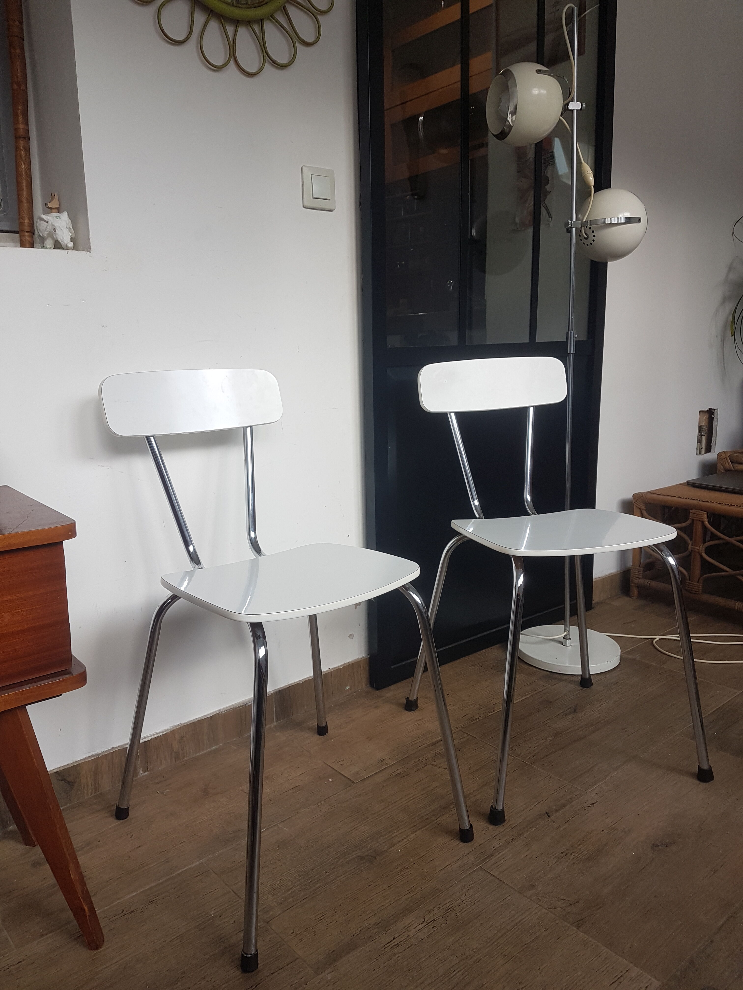 Paire de chaises en formica