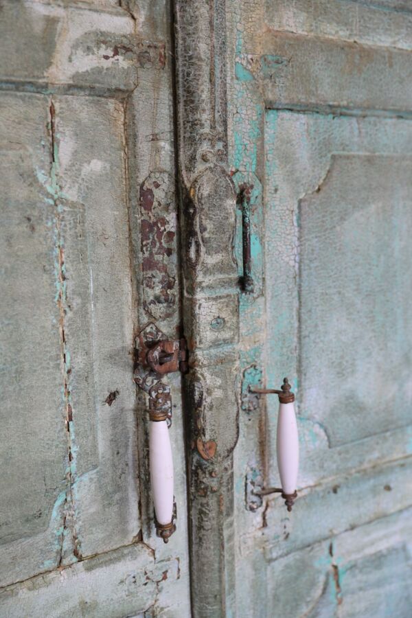 Porte indienne avec cadre, décor motifs floraux peints à la main