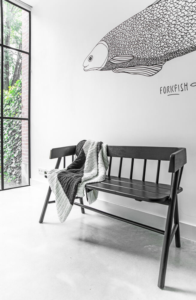 Bench with black back