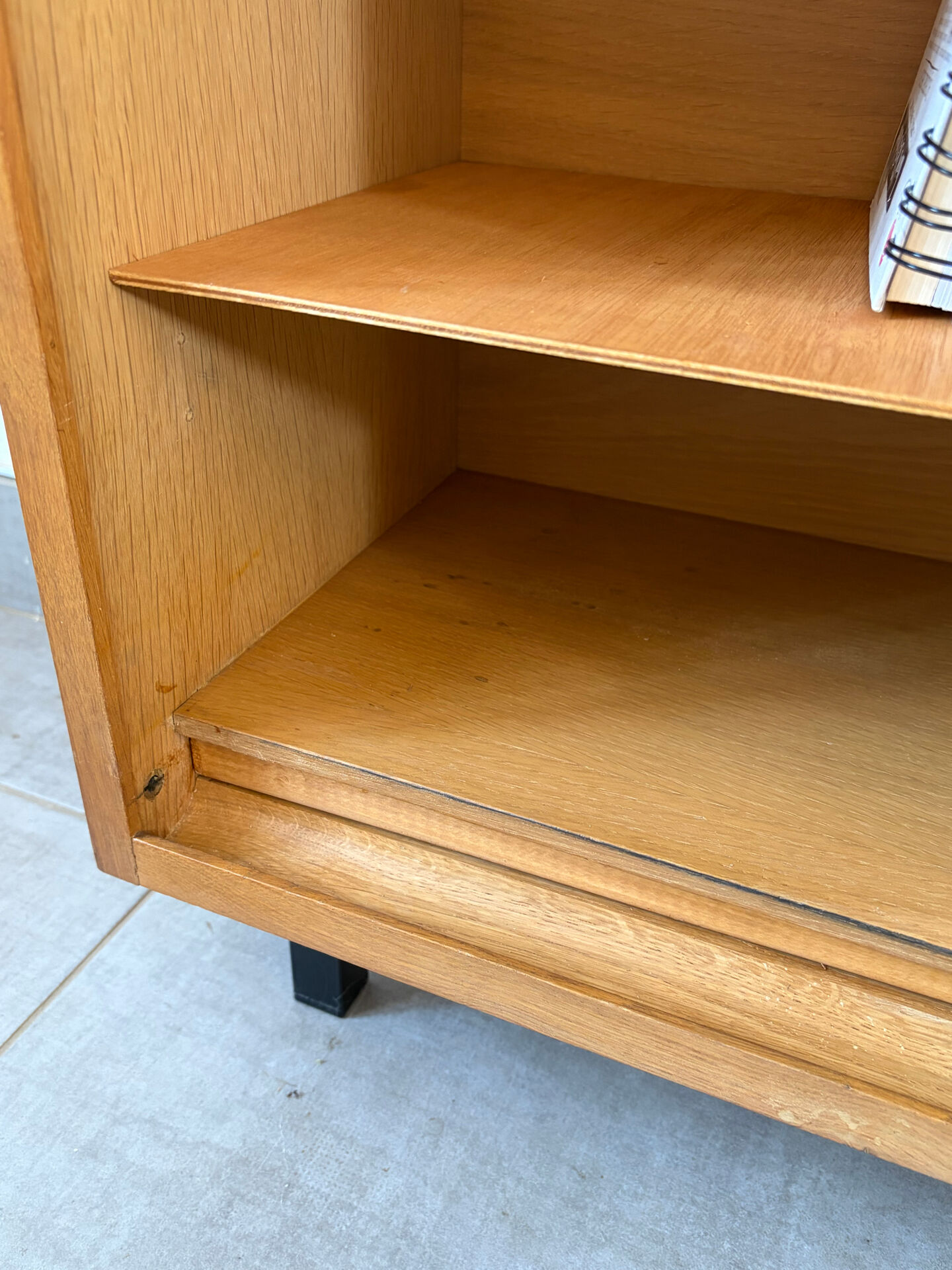 Charming vintage shelf / TV unit