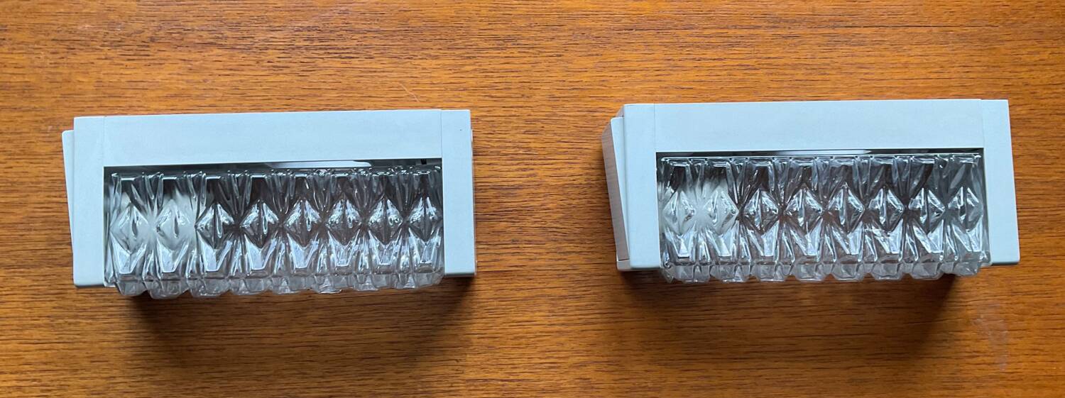 Paire d’appliques Erco en verre moulé années 70