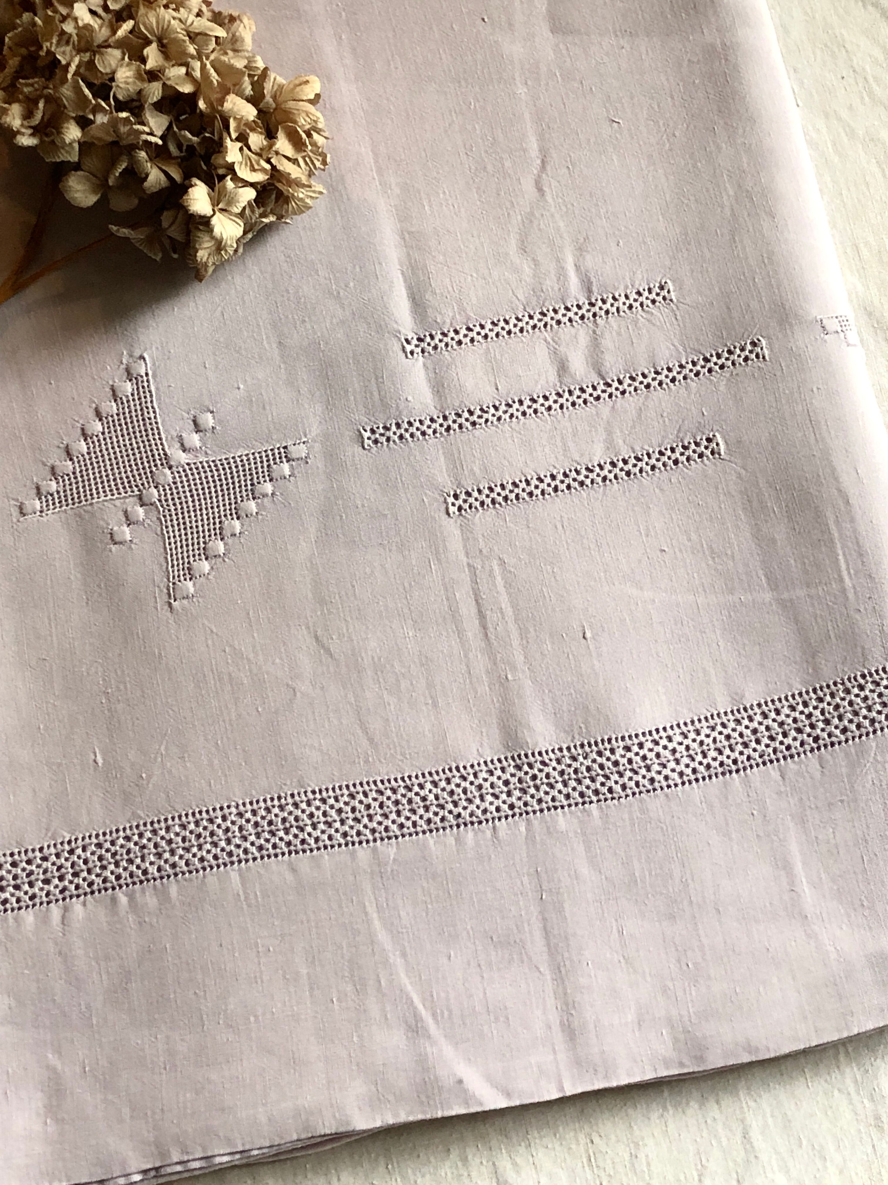 Antique sheet in pure linen tinted in mauve jacana