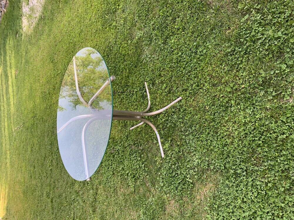 Round Bauhaus table in transparent glass and chrome - grey silver tubular base.