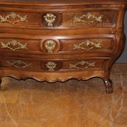 Commode Tombeau Bordelaise en Noyer XVIIIe