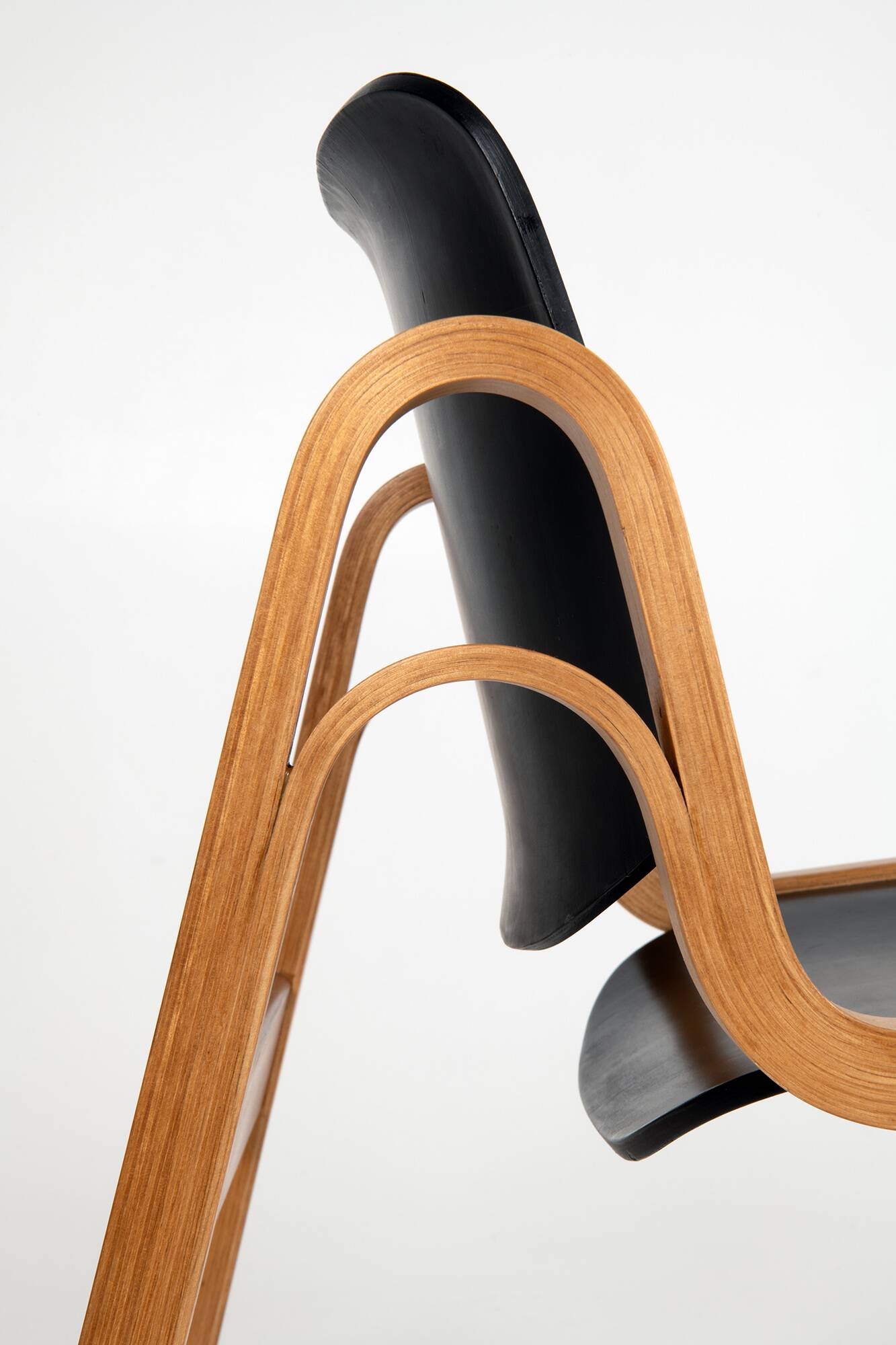 A pair of "Wilhelmina" chairs - Ilmari Tapiovaara