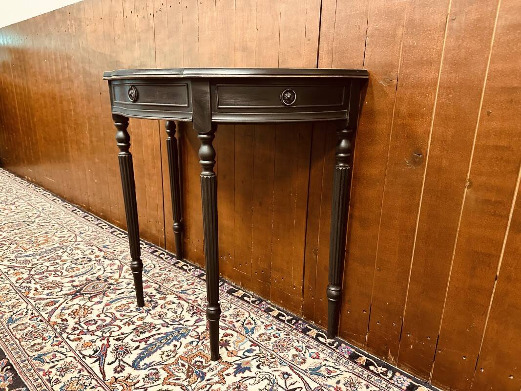 Classic black English Sidetable with leather top
