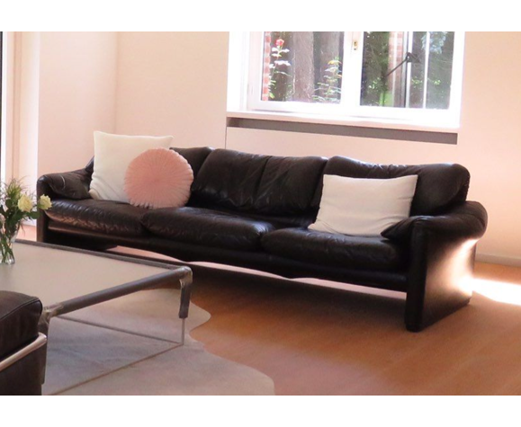 Cassina model Maralunga sofa by Vico Magistretti in 3-seater black leather  | Selency