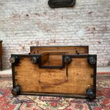 Moneychanger's desk in walnut and wooden net of Louis XIV period late seventeenth century