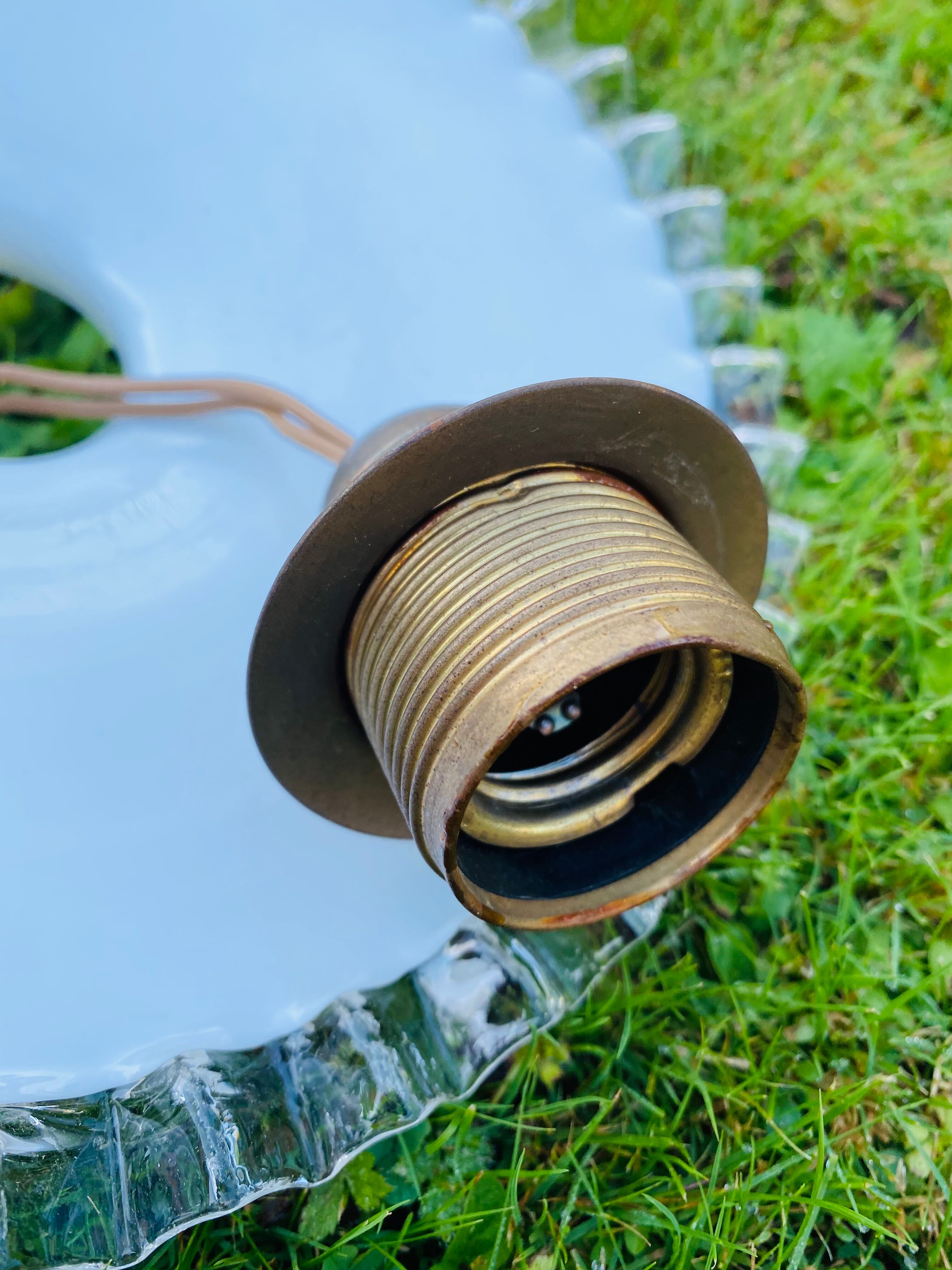 Toothed opaline suspension
