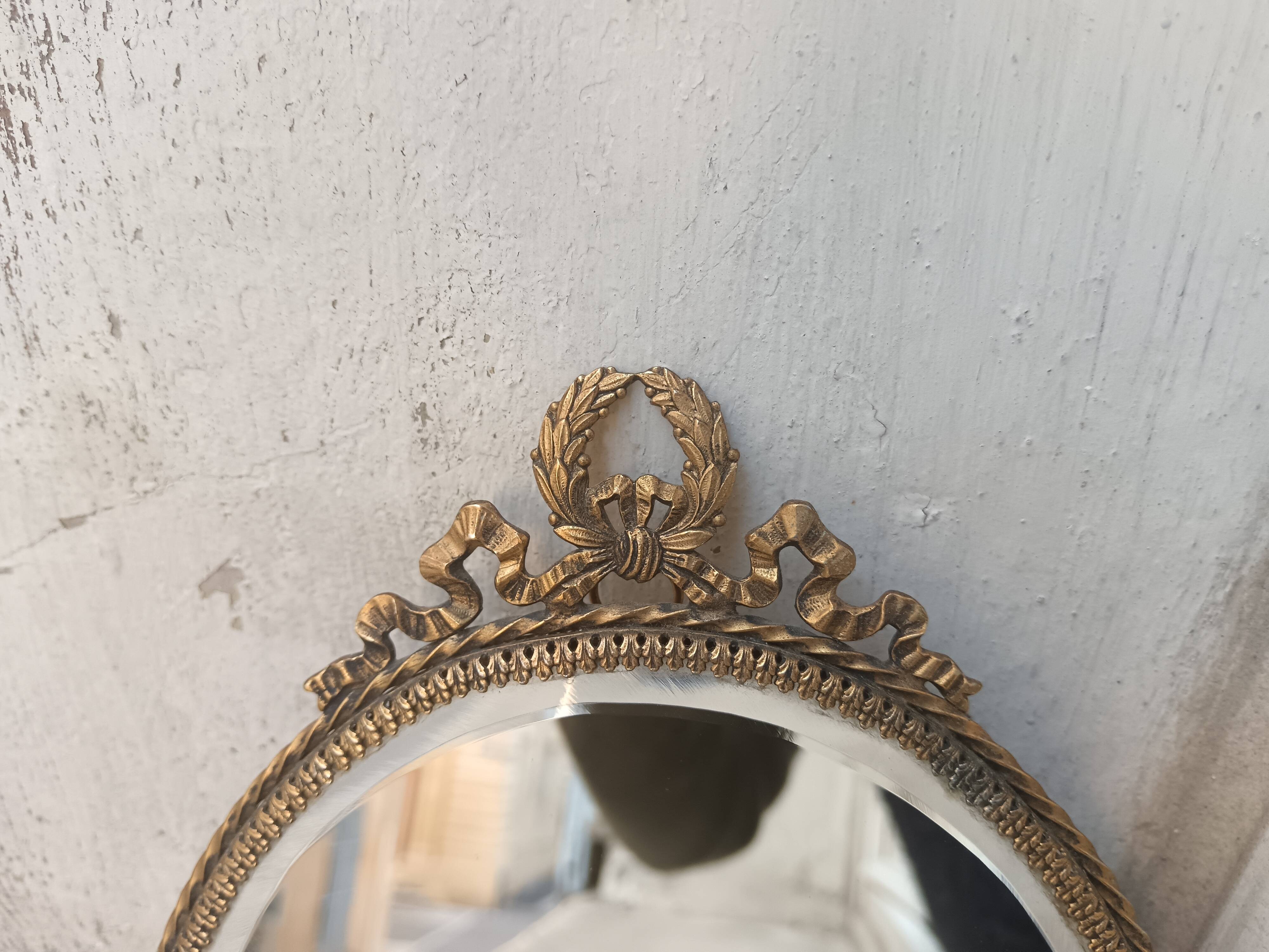 Miroir ancien ovale et doré