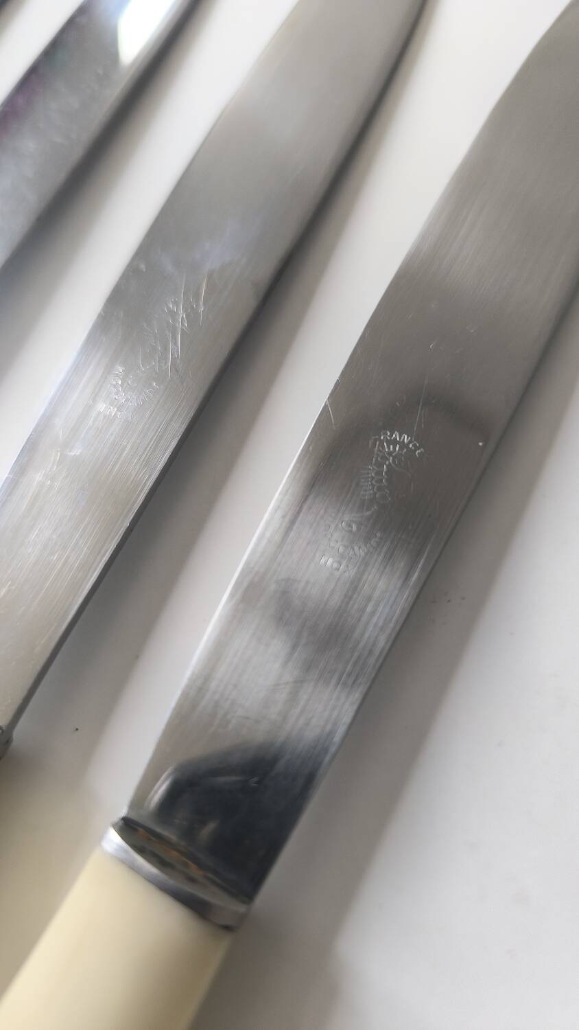 Set of 12 stainless steel and bakelite knives