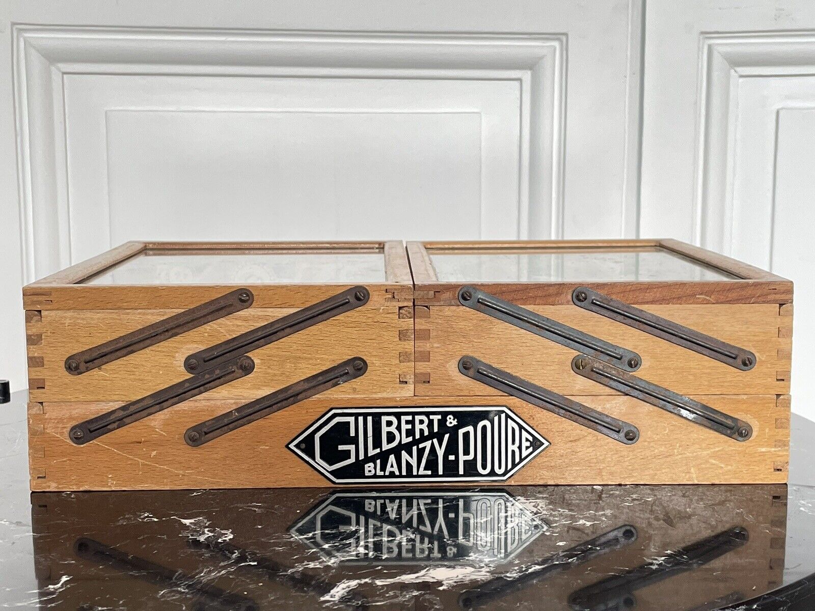 Pen display Gilbert & Blanzy Poure