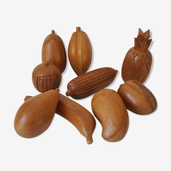 Set of 9 exotic fruits in solid wood