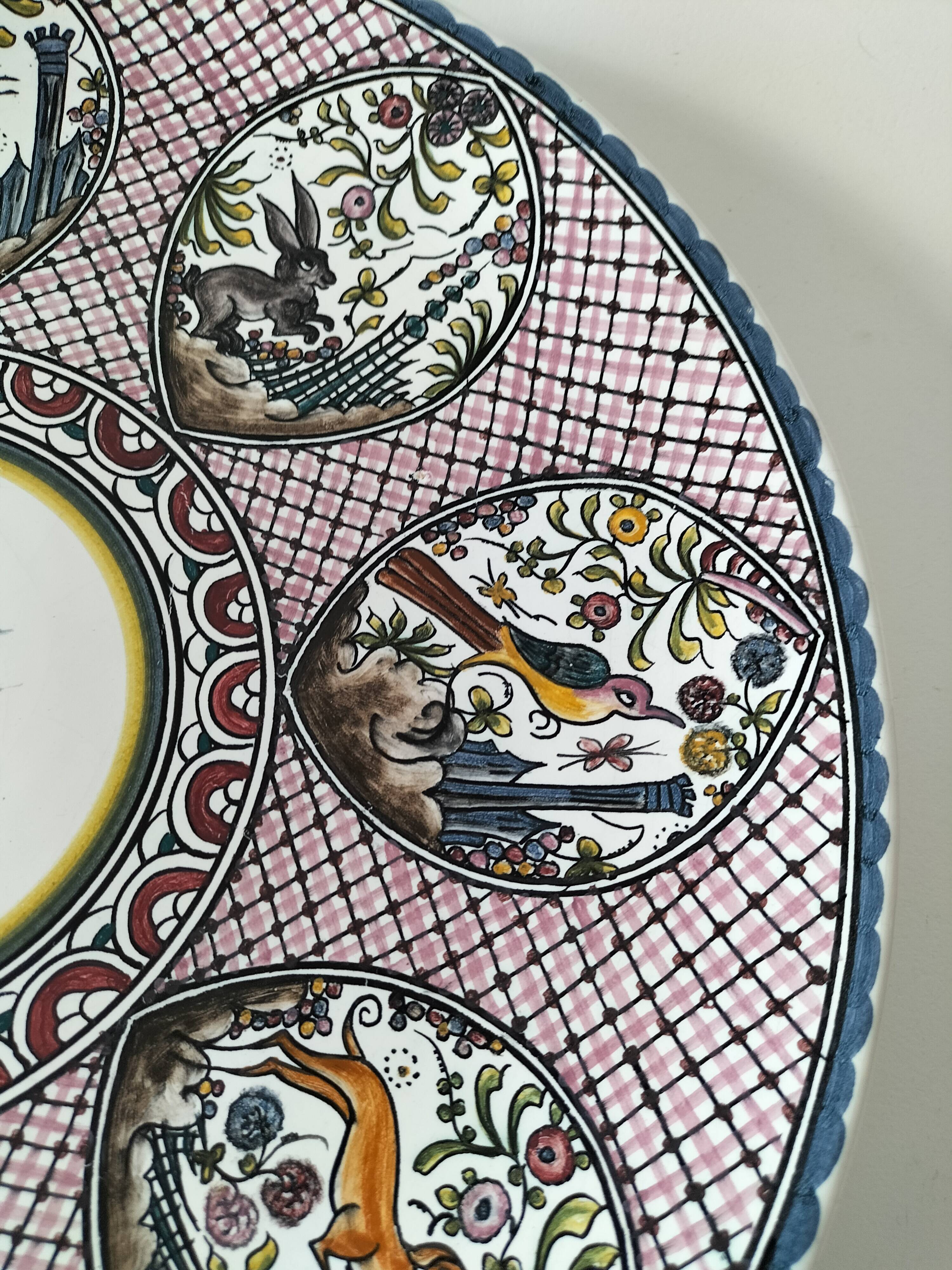 Portuguese plate signed Estrela de Conimbriga, 17th century Colours decor