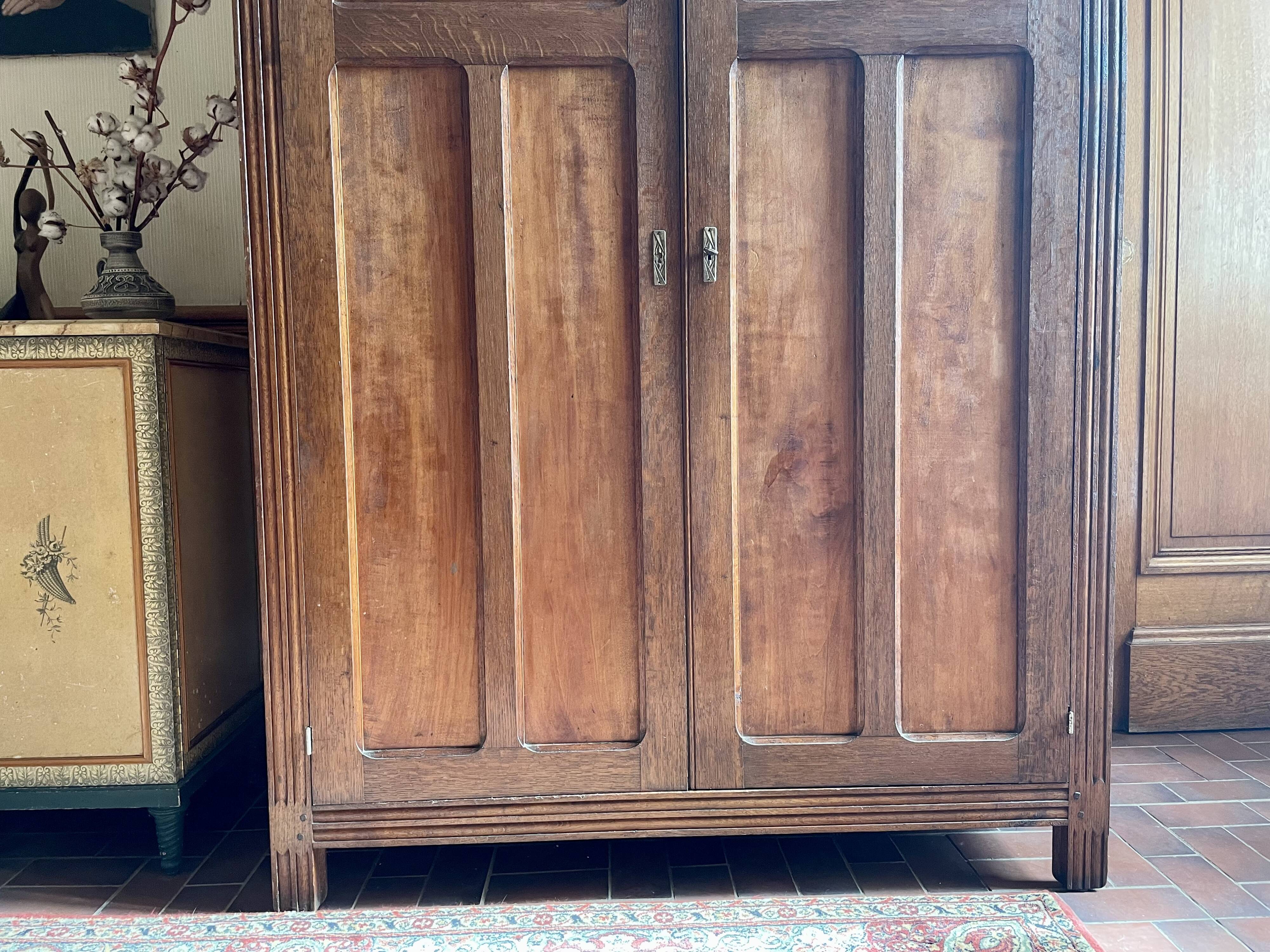 Armoire parisienne