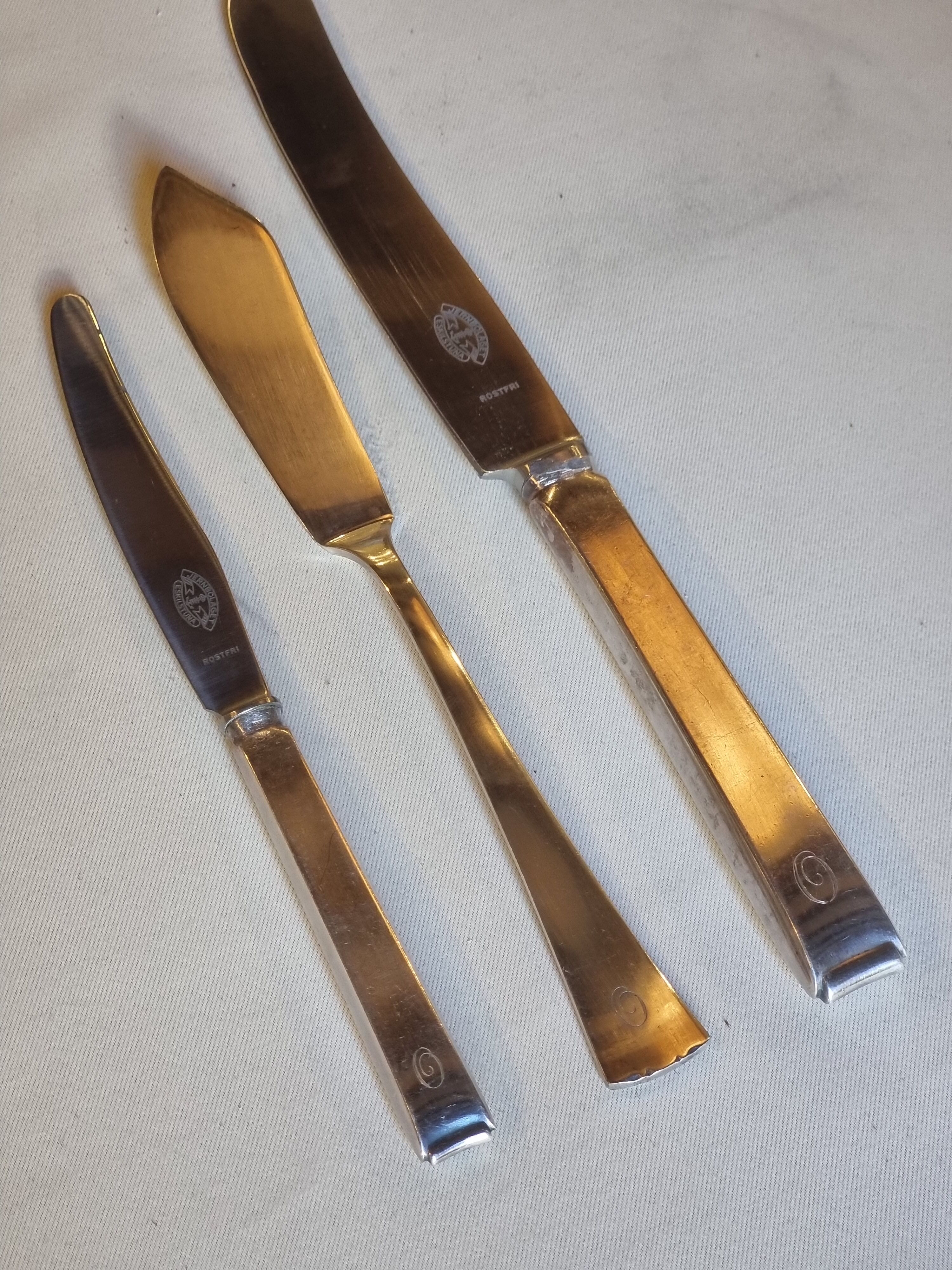 Scandinavian art deco housewife 1920 in monogrammed silver metal "O"