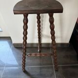 High tripod saddle stool