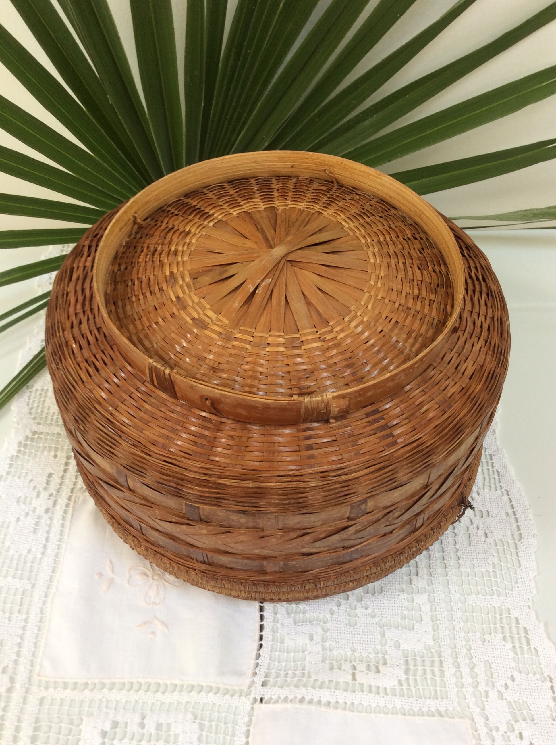 Basket with lid  vintage round