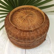 Basket with lid  vintage round