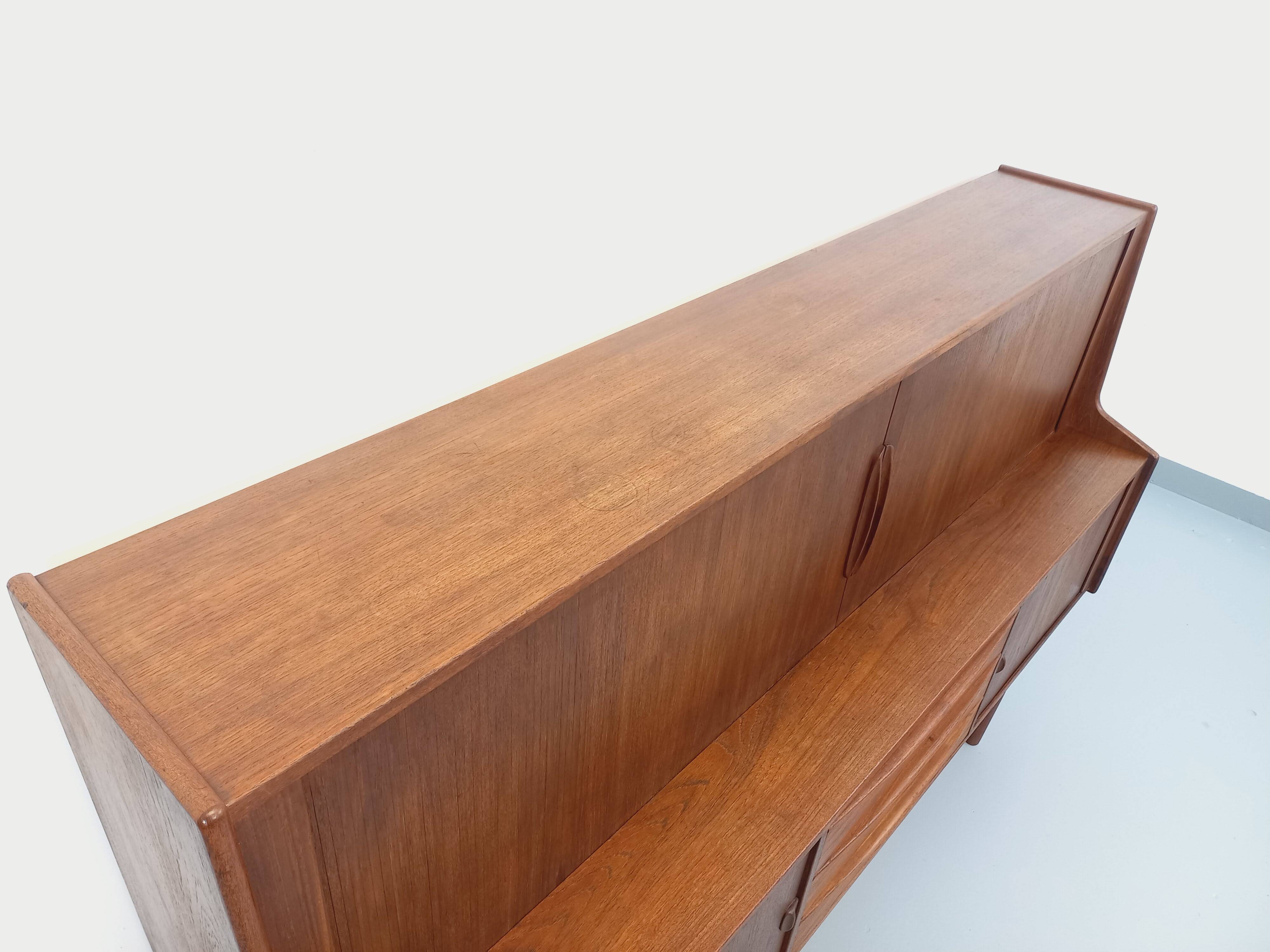 Enfilade mi-haute scandinave vintage Ib Kofod-Larsen pour Faarup en teck