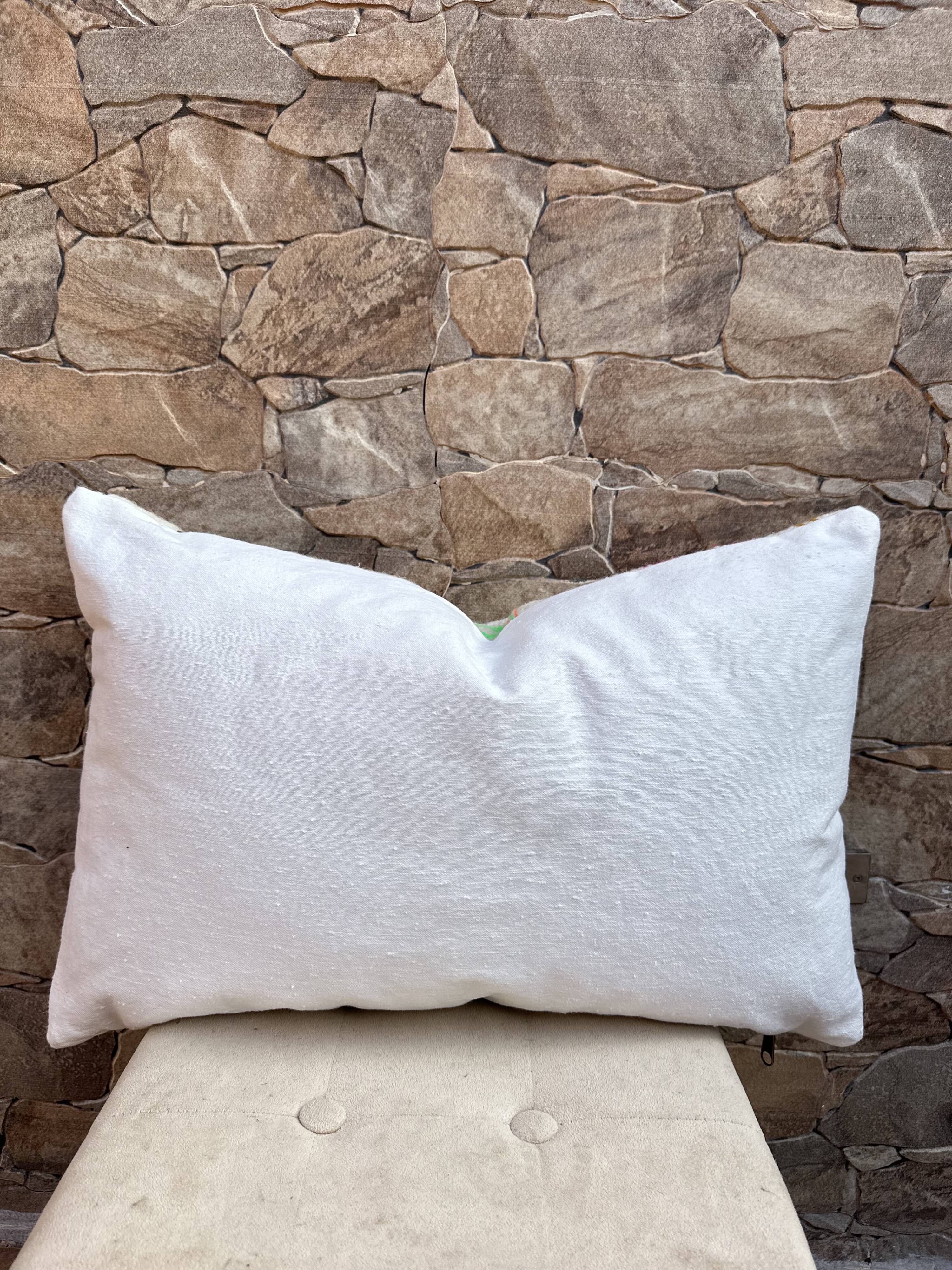 Handmade cushion cover in Berber wool: Moroccan Kilim cushion