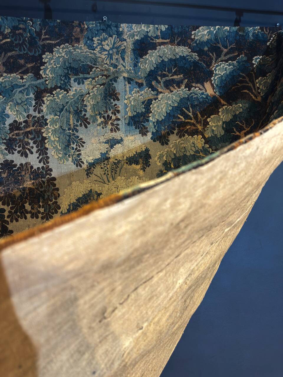 Flemish Verdure Tapestry in wool and silk. Late 17th Century.