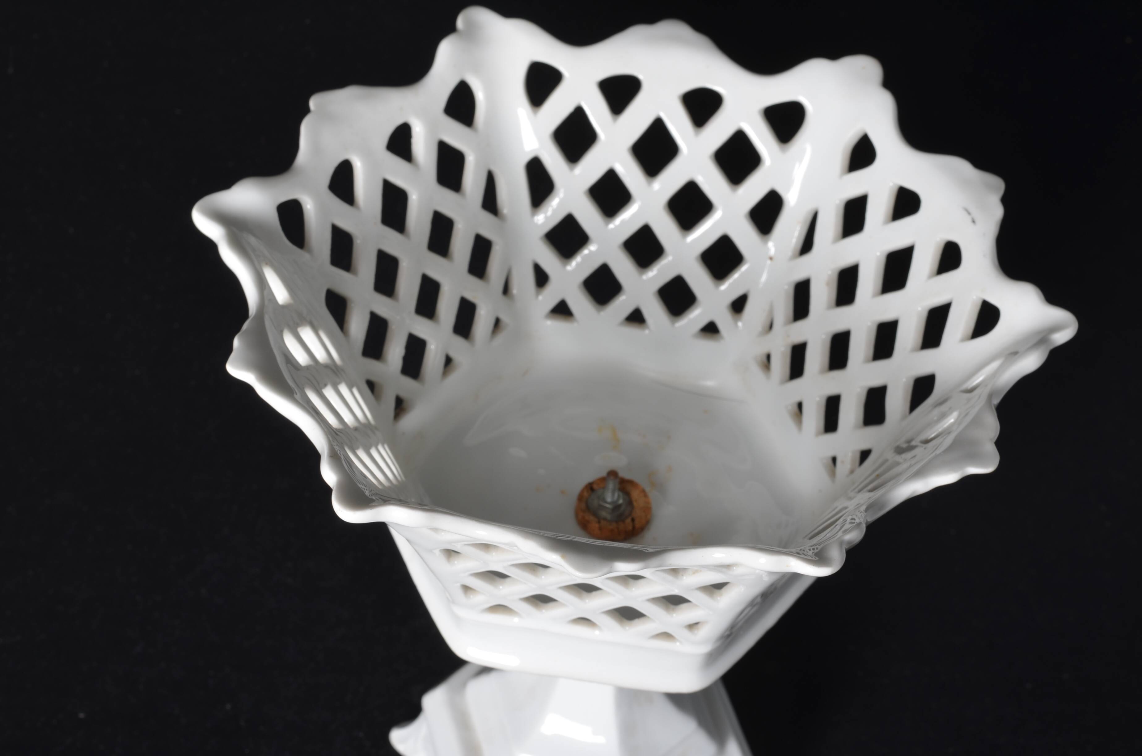 Coupe corbeille en porcelaine de Paris