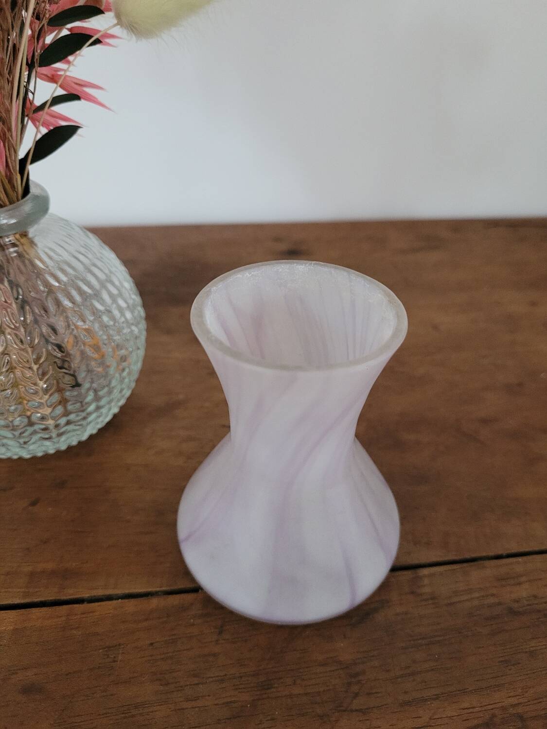 Petit vase en pâte de verre violet clair
