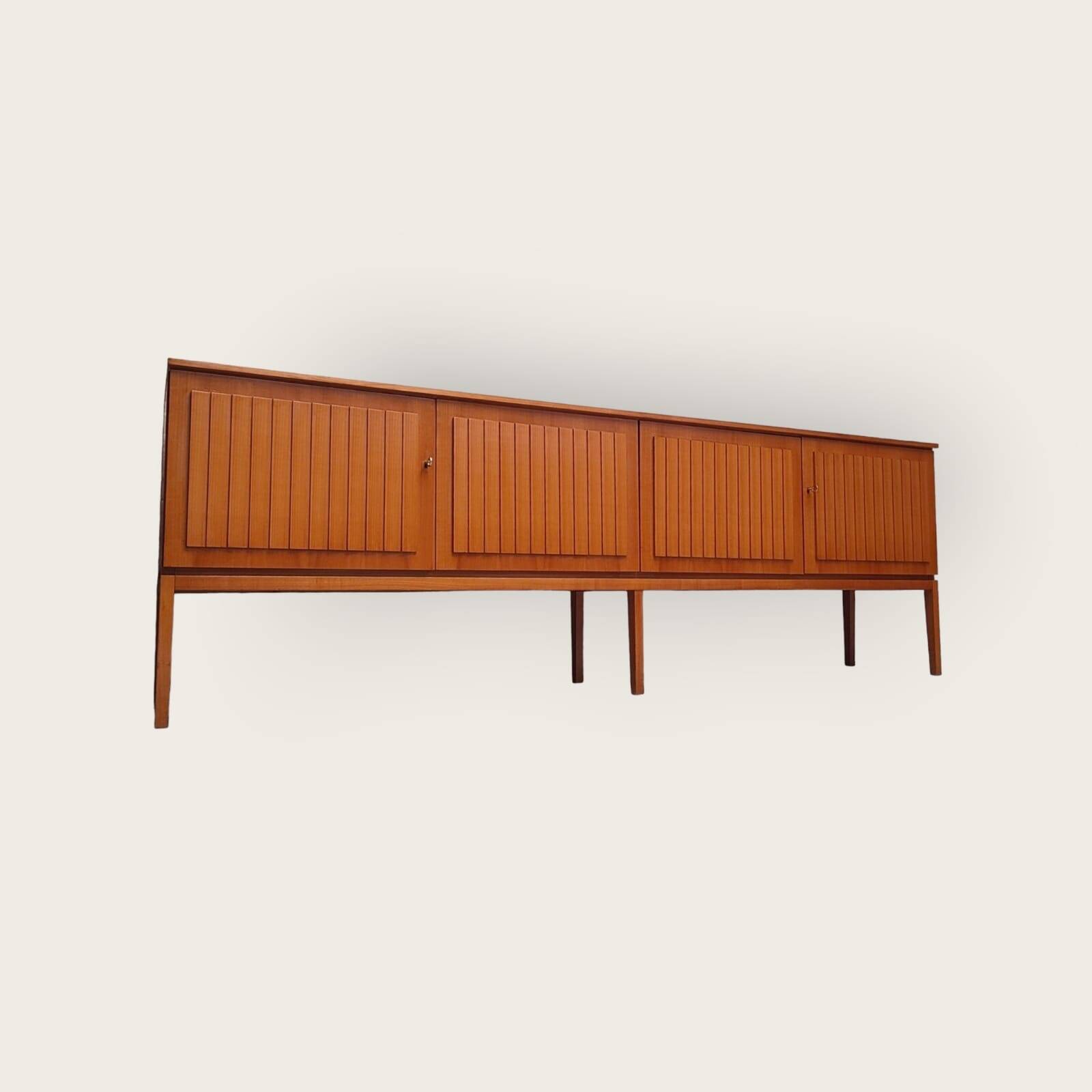 Buffet du milieu du siècle