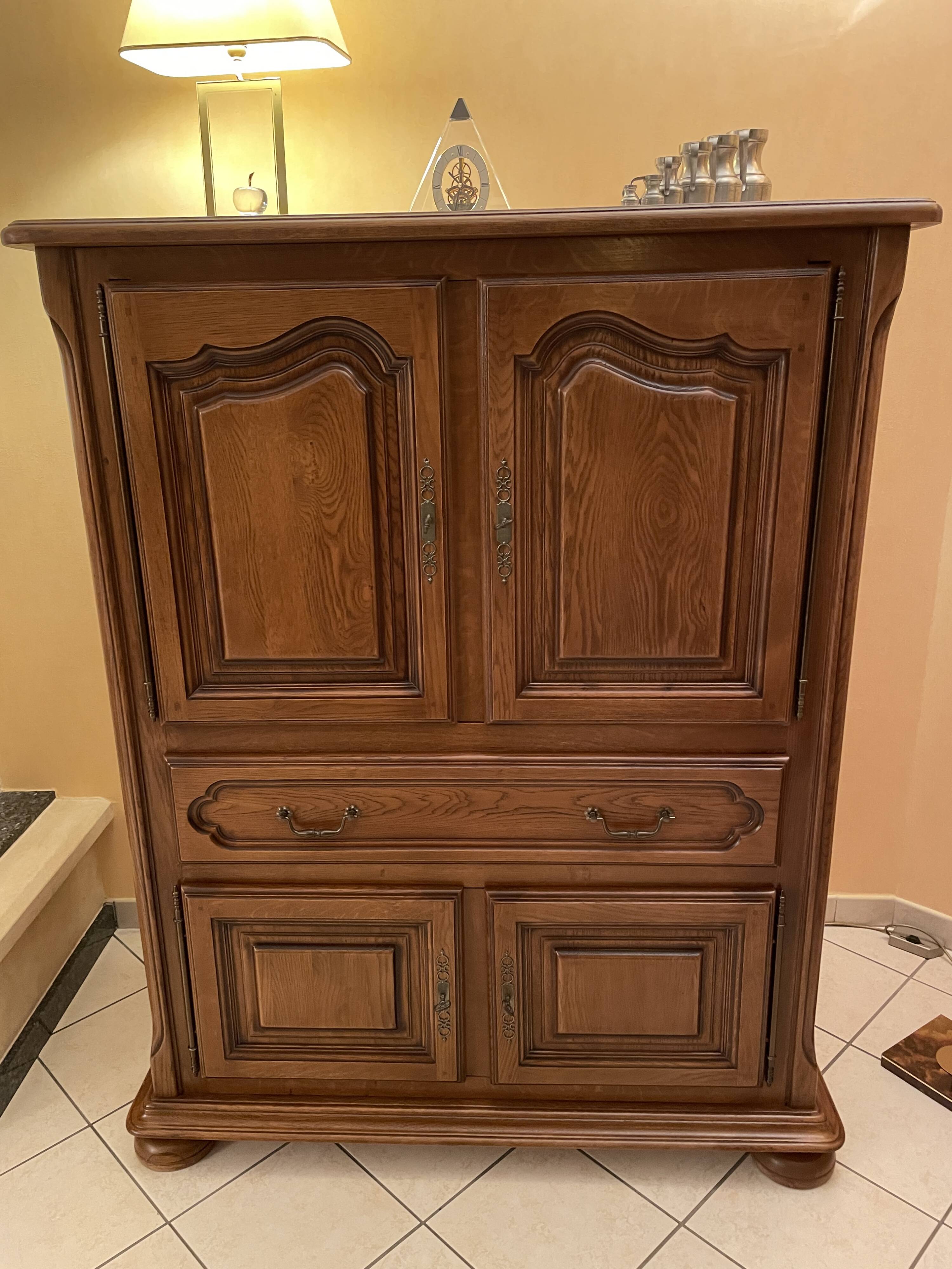 Storage furniture / bar / TV in solid oak – very high quality