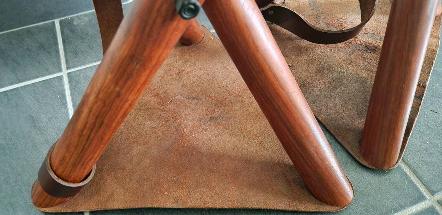 Ensemble de tabourets tripode teck et cuir
