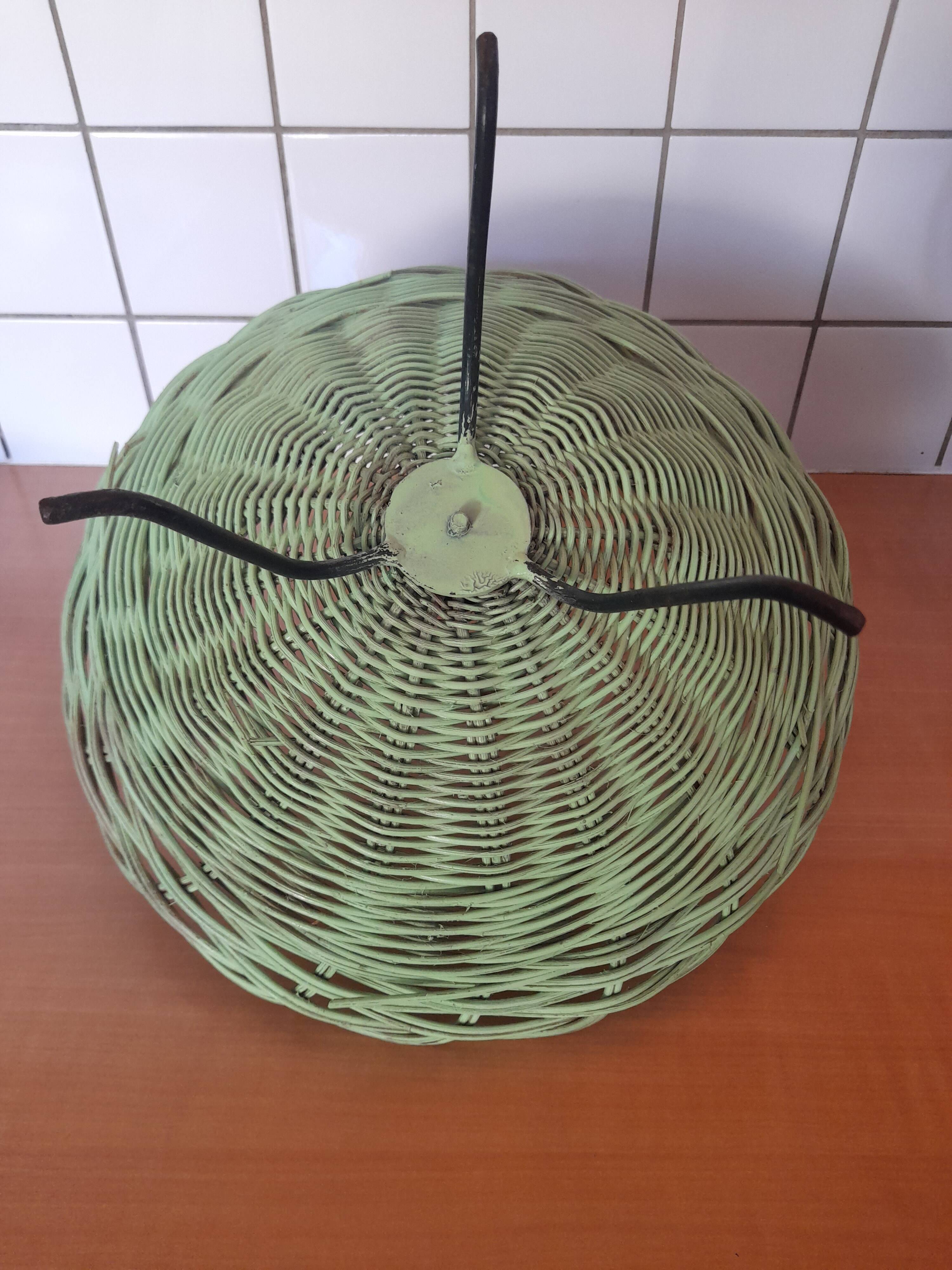 Basket - vintage wicker tripod fruit bowl with handle