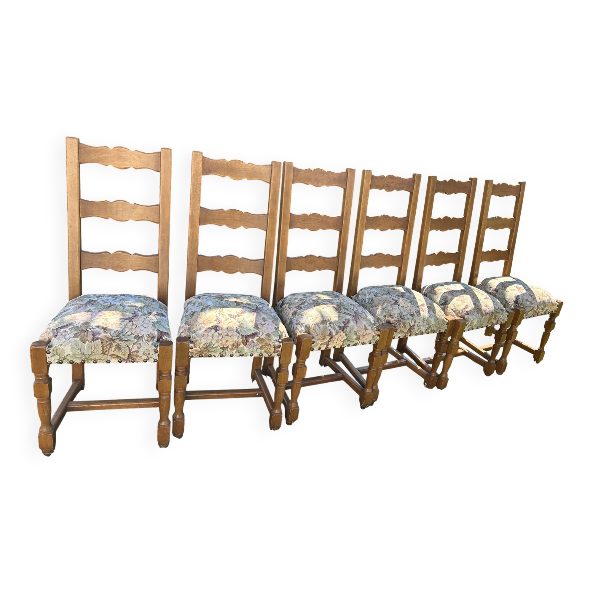 Set of chairs