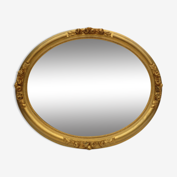 Old oval frame gilded wood tower, row of pearls
